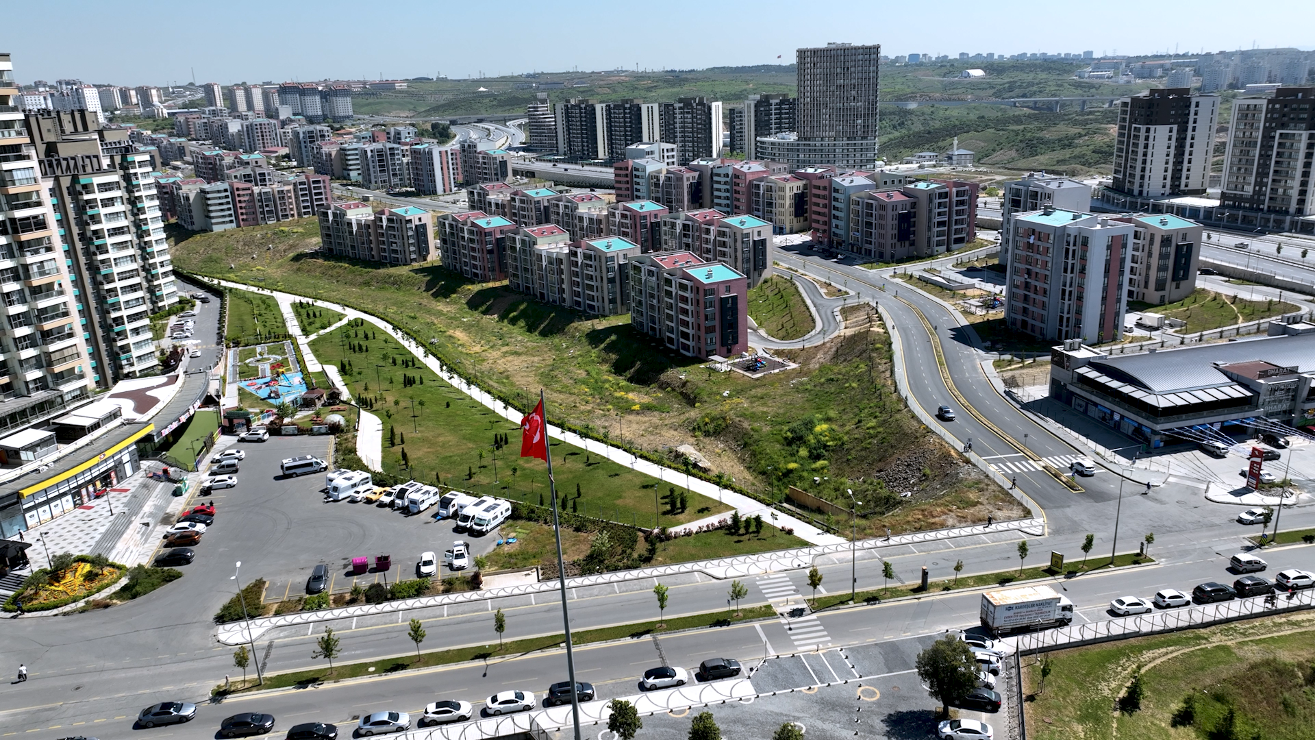 BAKAN KURUM’DAN BAŞAKŞEHİR SOSYAL KONUT PAYLAŞIMI