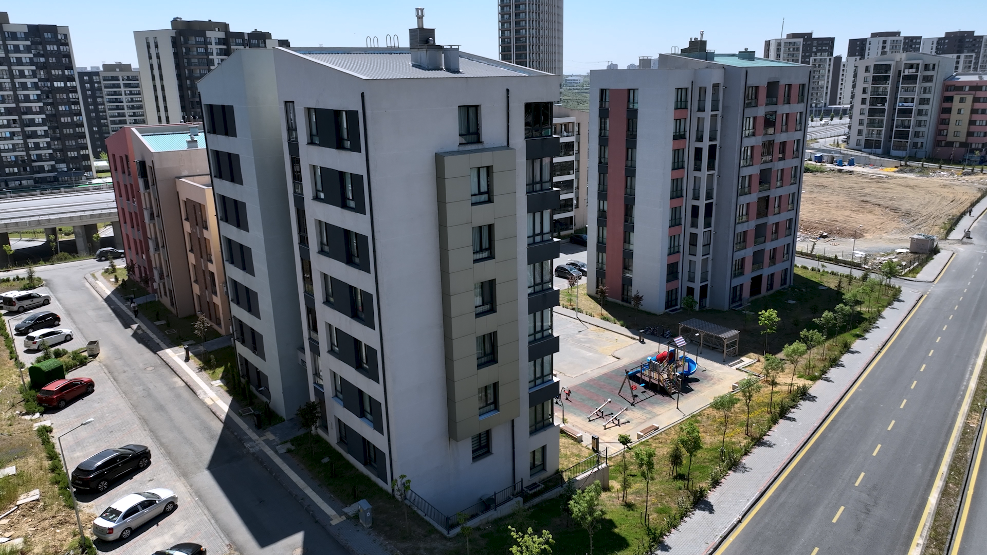 BAKAN KURUM’DAN BAŞAKŞEHİR SOSYAL KONUT PAYLAŞIMI