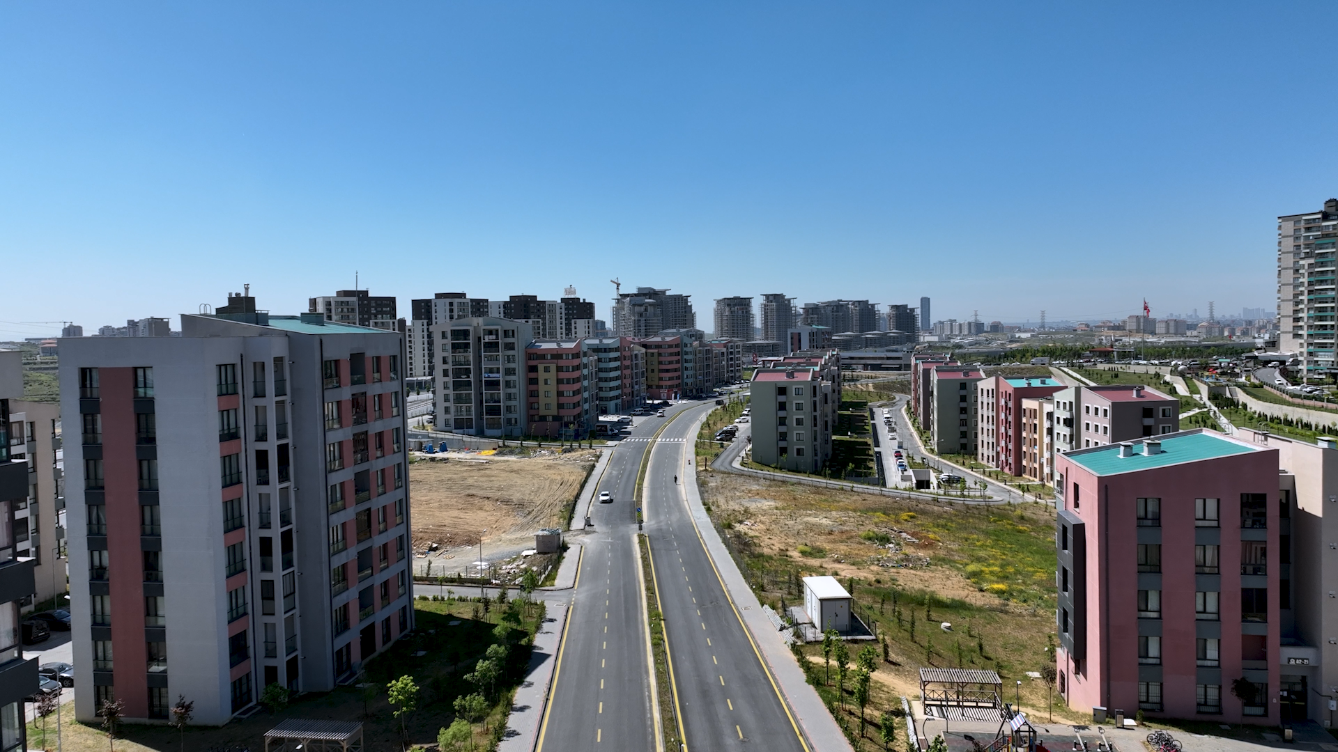 BAKAN KURUM’DAN BAŞAKŞEHİR SOSYAL KONUT PAYLAŞIMI