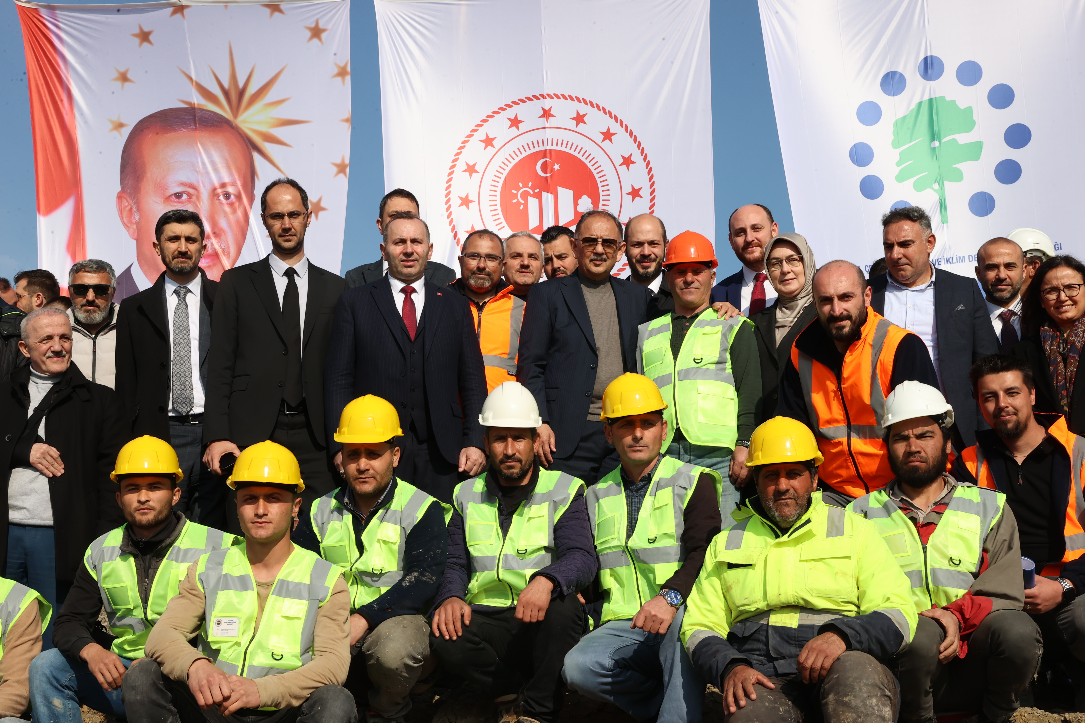 BAKAN MEHMET ÖZHASEKİ, YALOVA’DA KONUŞTU: “TOKİ KENDİSİNİ İSPAT ETTİ VE TÜRKİYE'NİN HER YERİNDE İMZASI VAR”