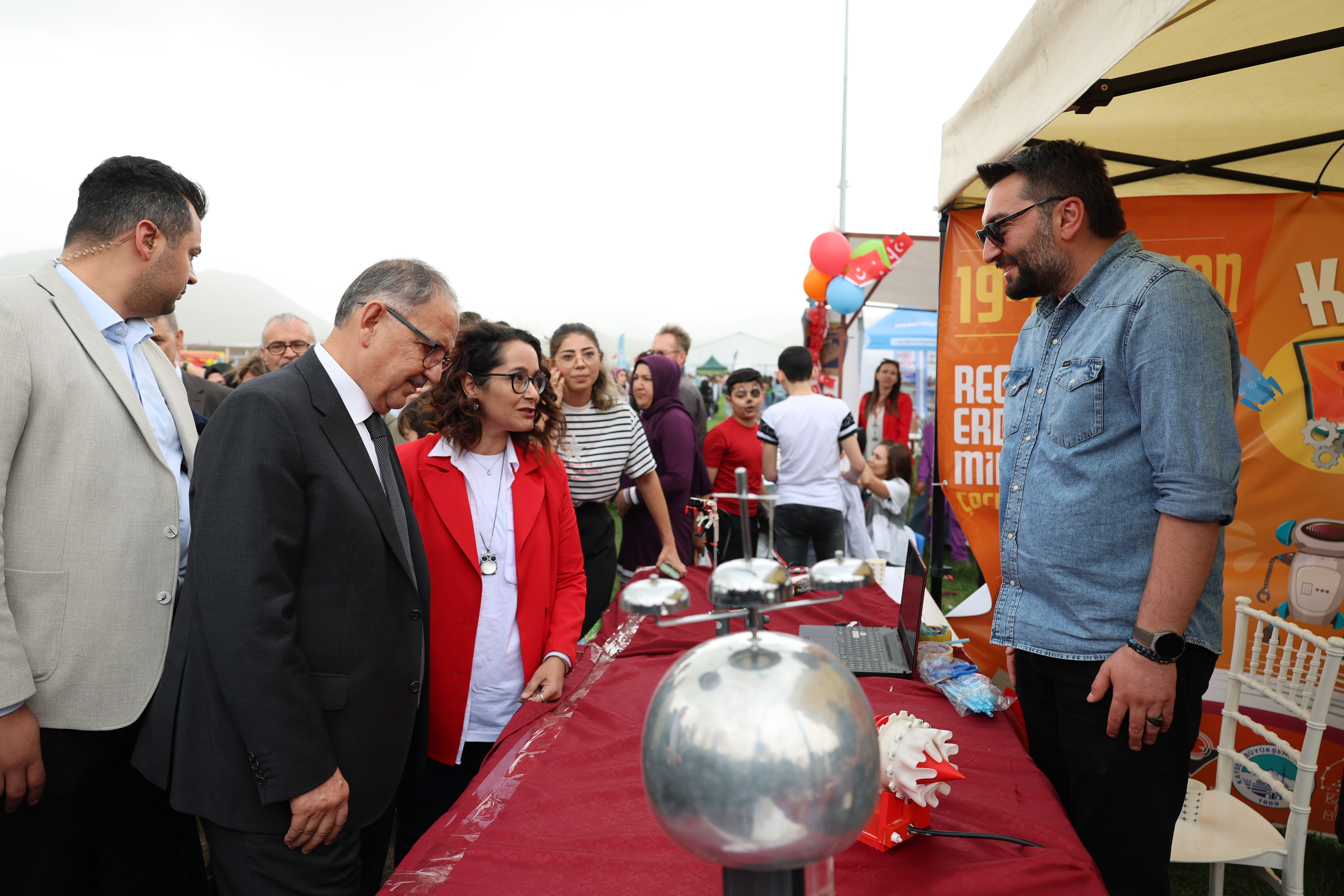 BAKAN MEHMET ÖZHASEKİ: “OKUYACAĞIZ, DEĞİŞİME AYAK UYDURACAĞIZ. DÜNYA İLE YARIŞACAĞIZ”