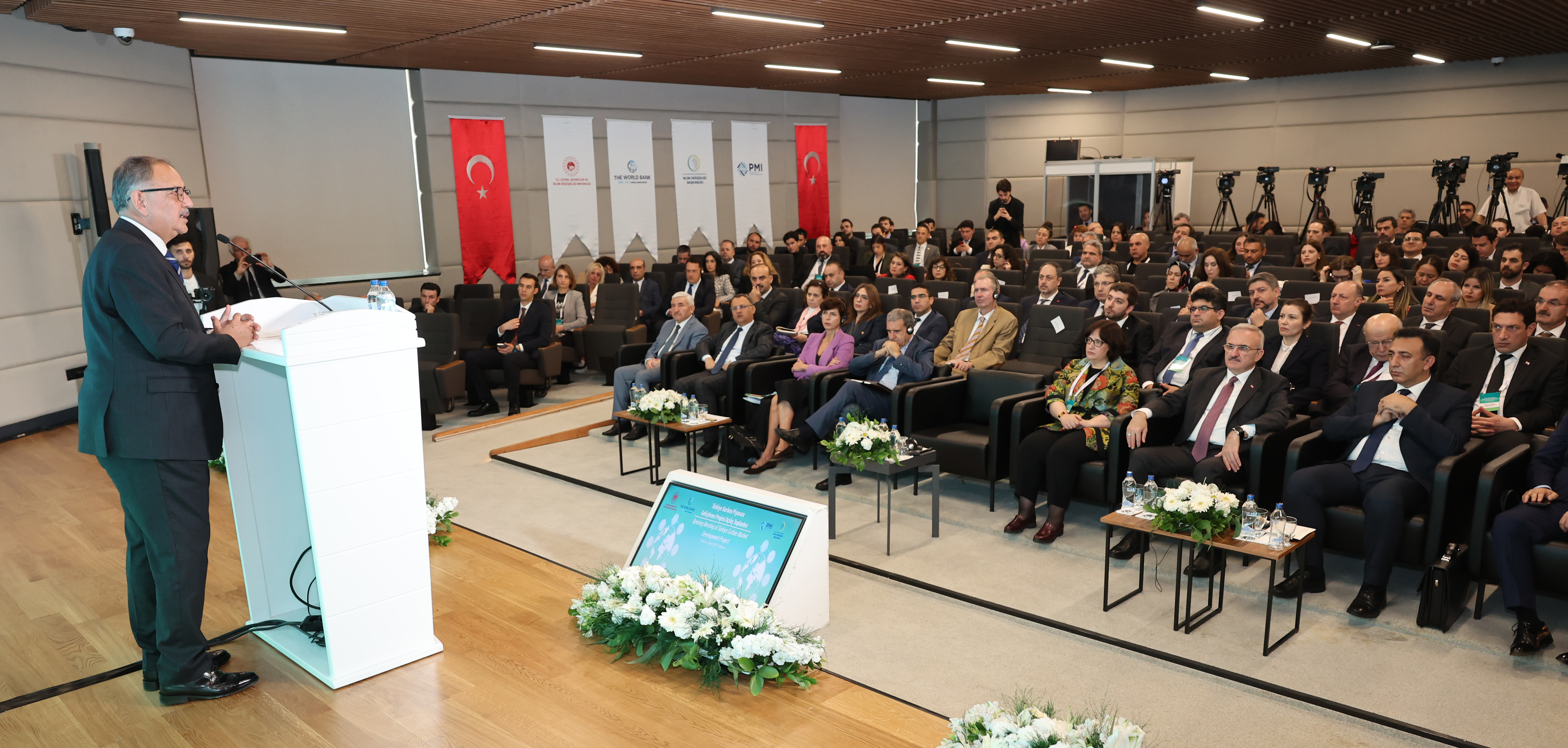 BAKAN MEHMET ÖZHASEKİ: “DÜNYAYI EN FAZLA KİRLETEN ÜLKELER KARBON EMİSYONLARINI DİKKATE ALMADAN ÜRETMEYE, BÜTÜN DÜNYAYI TAHRİP ETMEYE PERVASIZCA DEVAM EDİYORLAR. TÜRKİYE SORUMLULUĞU DAHA AZ OLMASINA RAĞMEN, EN FAZLA ÇABA GÖSTEREN ÜLKE”