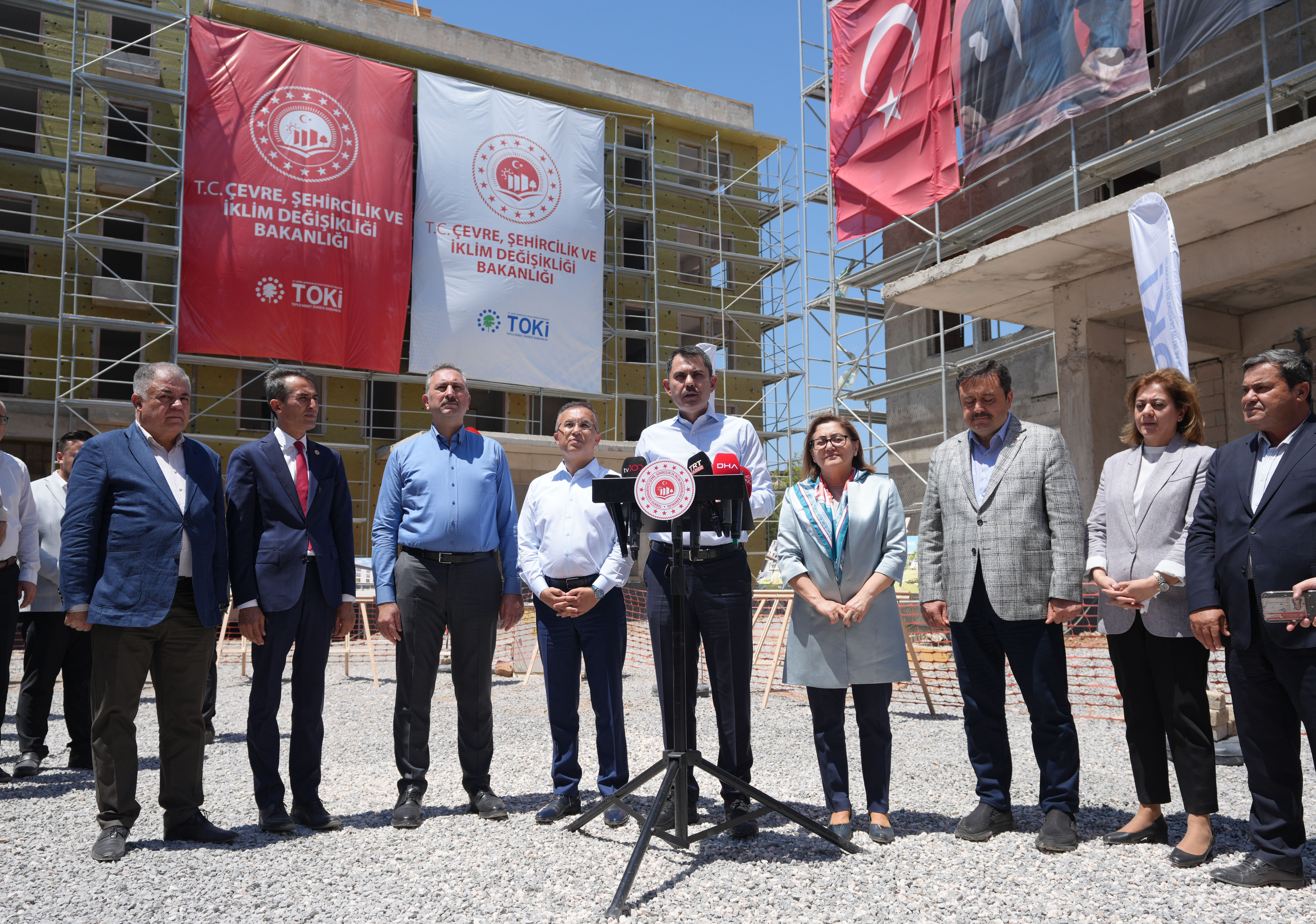 BAKAN MURAT KURUM KAHRAMANMARAŞLILARA MÜJDEYİ GAZİANTEP’TEN VERDİ: “BOĞAZİÇİ BÖLGESİNDEKİ YAPILAŞMANIN BULUNDUĞU ALANLARDA, RİSK OLUŞTURACAK ÖNEMLİ KAYMALARIN OLMADIĞI TESPİT EDİLDİ”