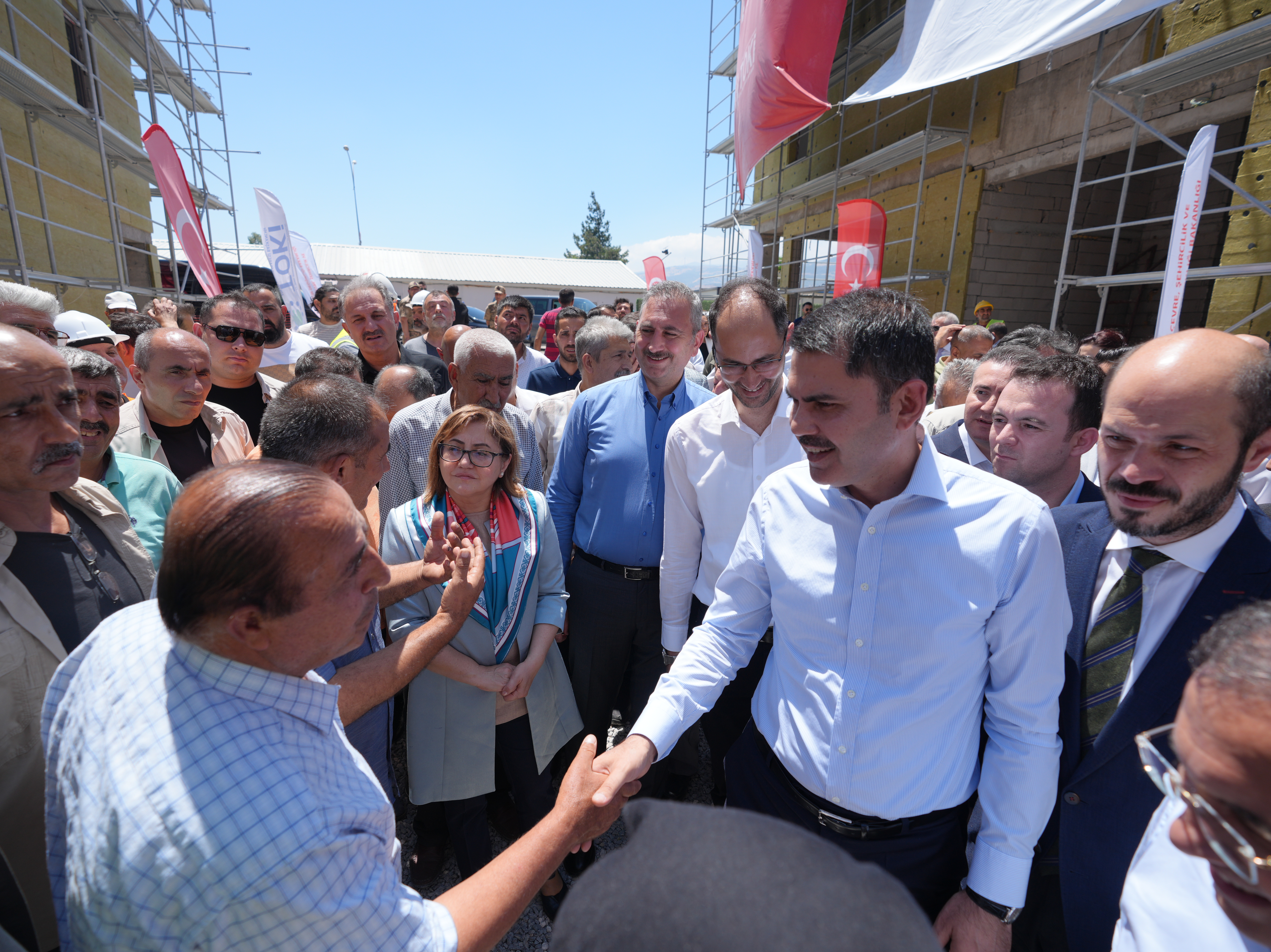 BAKAN MURAT KURUM KAHRAMANMARAŞLILARA MÜJDEYİ GAZİANTEP’TEN VERDİ: “BOĞAZİÇİ BÖLGESİNDEKİ YAPILAŞMANIN BULUNDUĞU ALANLARDA, RİSK OLUŞTURACAK ÖNEMLİ KAYMALARIN OLMADIĞI TESPİT EDİLDİ”