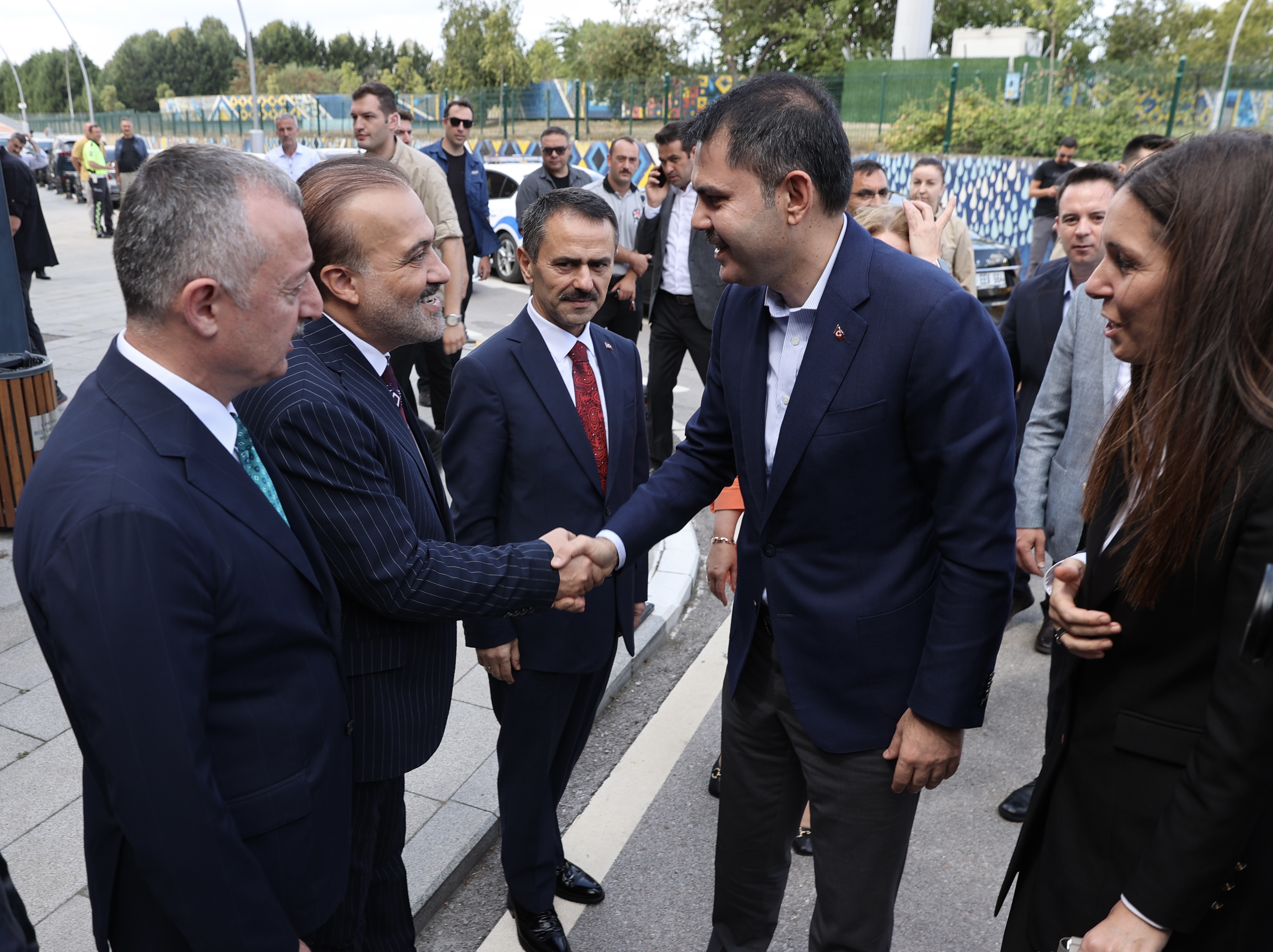 BAKAN MURAT KURUM, KOCAELİ’DE AK PARTİ İL DANIŞMA MECLİSİ TOPLANTISINDA KONUŞTU:  BİZ, İSTANBUL’DA DEPREM DÖNÜŞÜMÜ YAPARKEN ONLAR, PARİS’İN BALO SALONLARINDA KEYİF ÇATIYORLAR