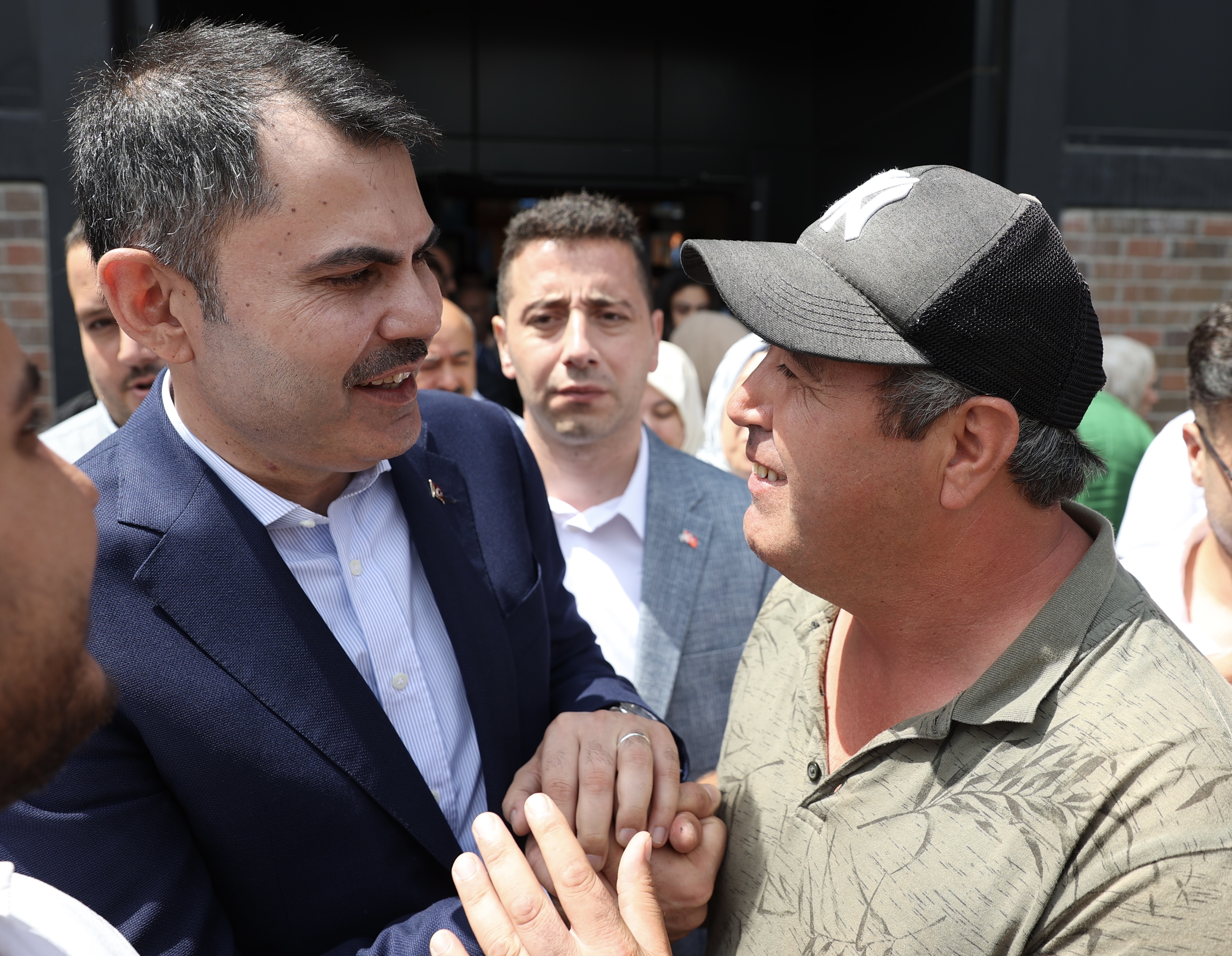 BAKAN MURAT KURUM, KOCAELİ’DE AK PARTİ İL DANIŞMA MECLİSİ TOPLANTISINDA KONUŞTU:  BİZ, İSTANBUL’DA DEPREM DÖNÜŞÜMÜ YAPARKEN ONLAR, PARİS’İN BALO SALONLARINDA KEYİF ÇATIYORLAR