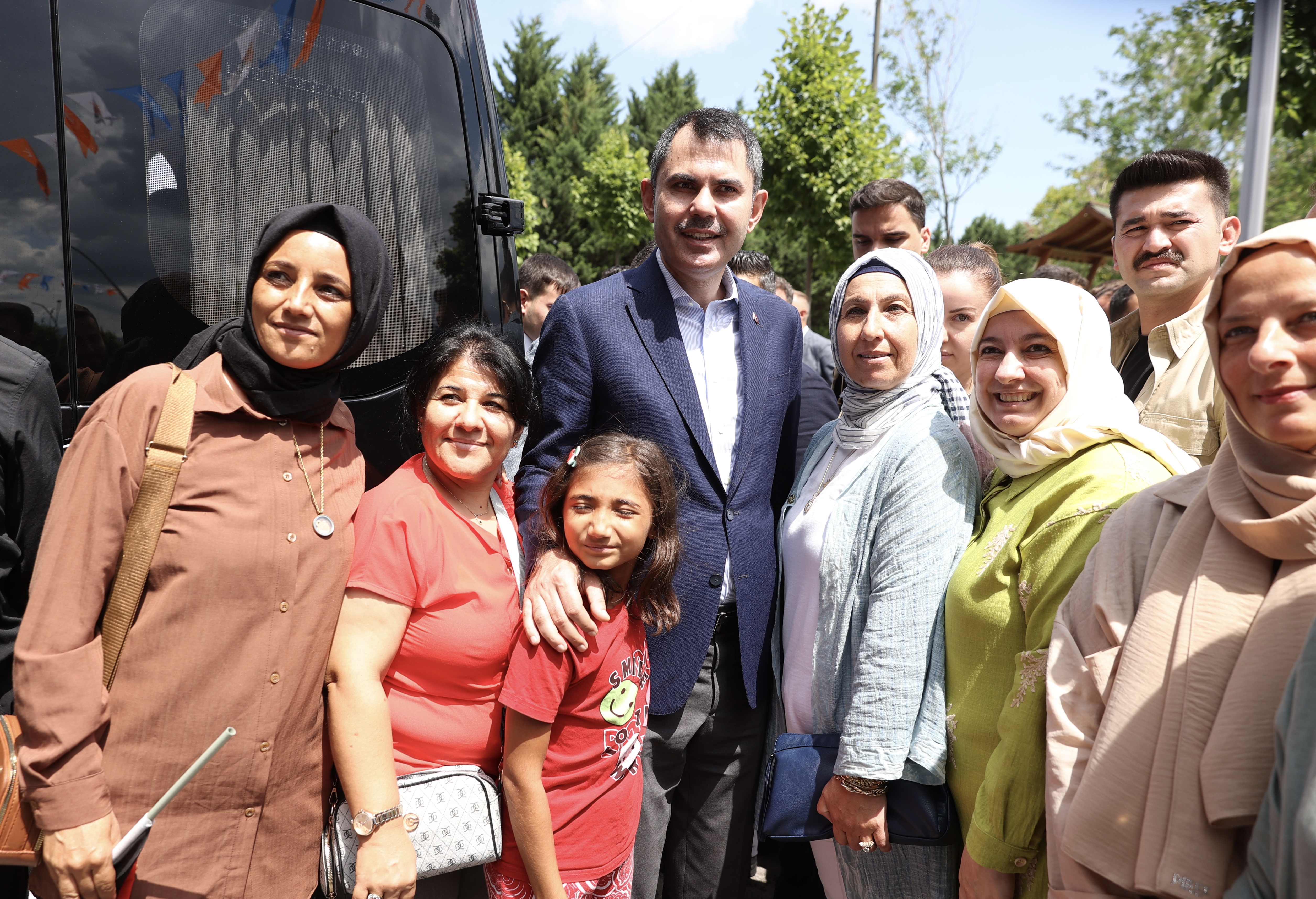 BAKAN MURAT KURUM, KOCAELİ’DE AK PARTİ İL DANIŞMA MECLİSİ TOPLANTISINDA KONUŞTU:  BİZ, İSTANBUL’DA DEPREM DÖNÜŞÜMÜ YAPARKEN ONLAR, PARİS’İN BALO SALONLARINDA KEYİF ÇATIYORLAR