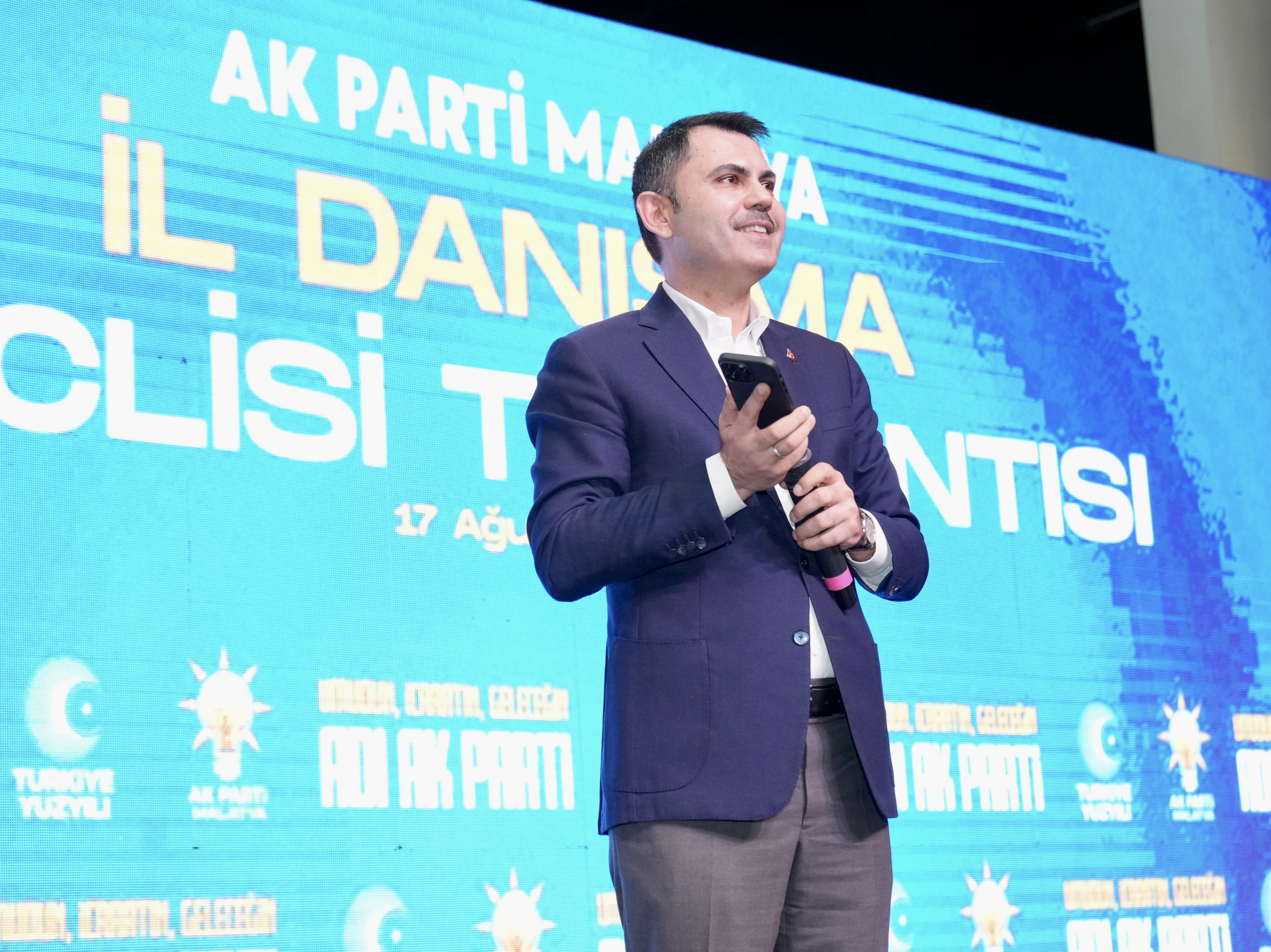 BAKAN MURAT KURUM: VATANDAŞLARIMIZ MÜSTERİH OLSUN  YARALARI SÜRATLE SARACAĞIZ