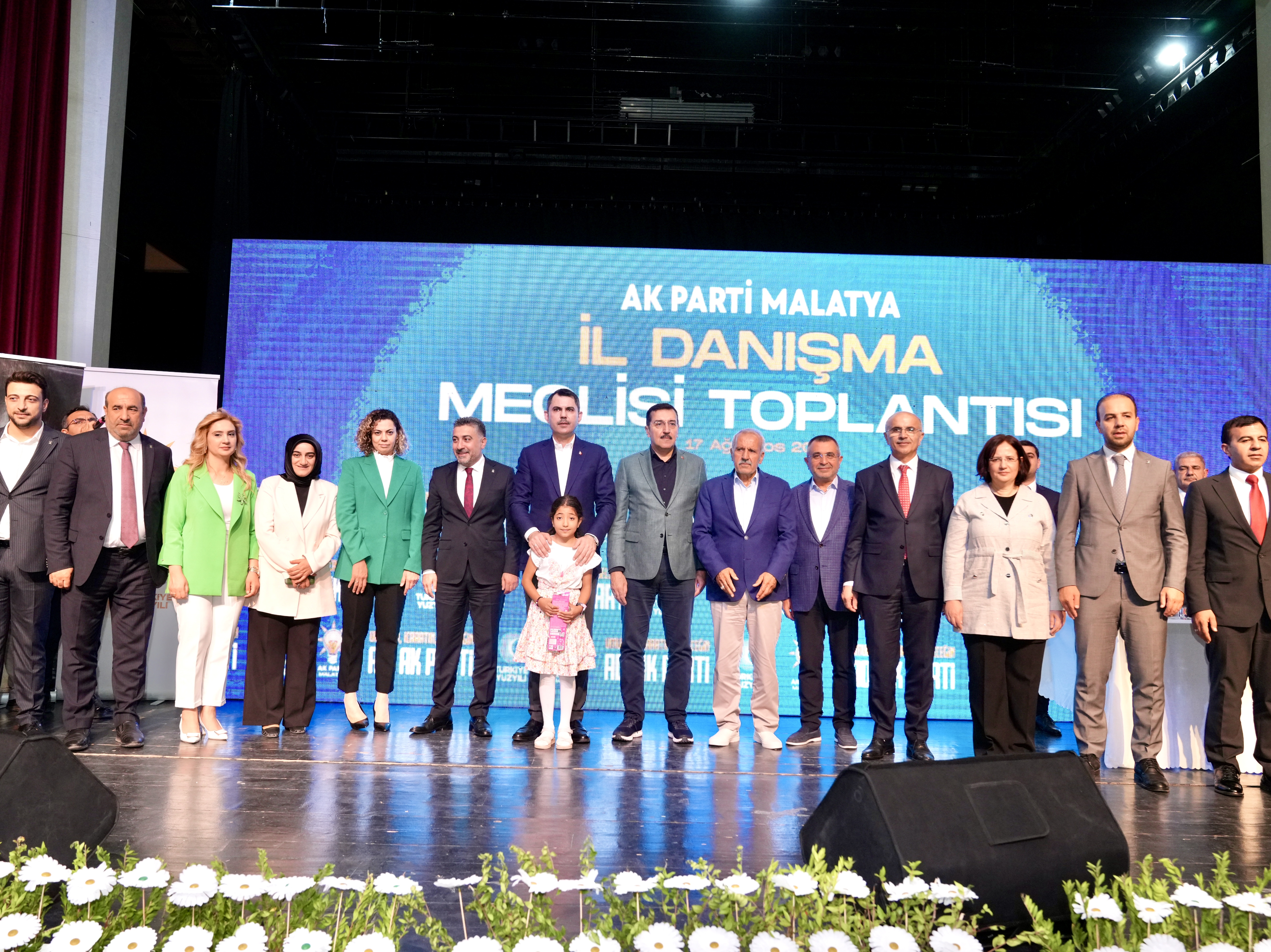 BAKAN MURAT KURUM: VATANDAŞLARIMIZ MÜSTERİH OLSUN  YARALARI SÜRATLE SARACAĞIZ