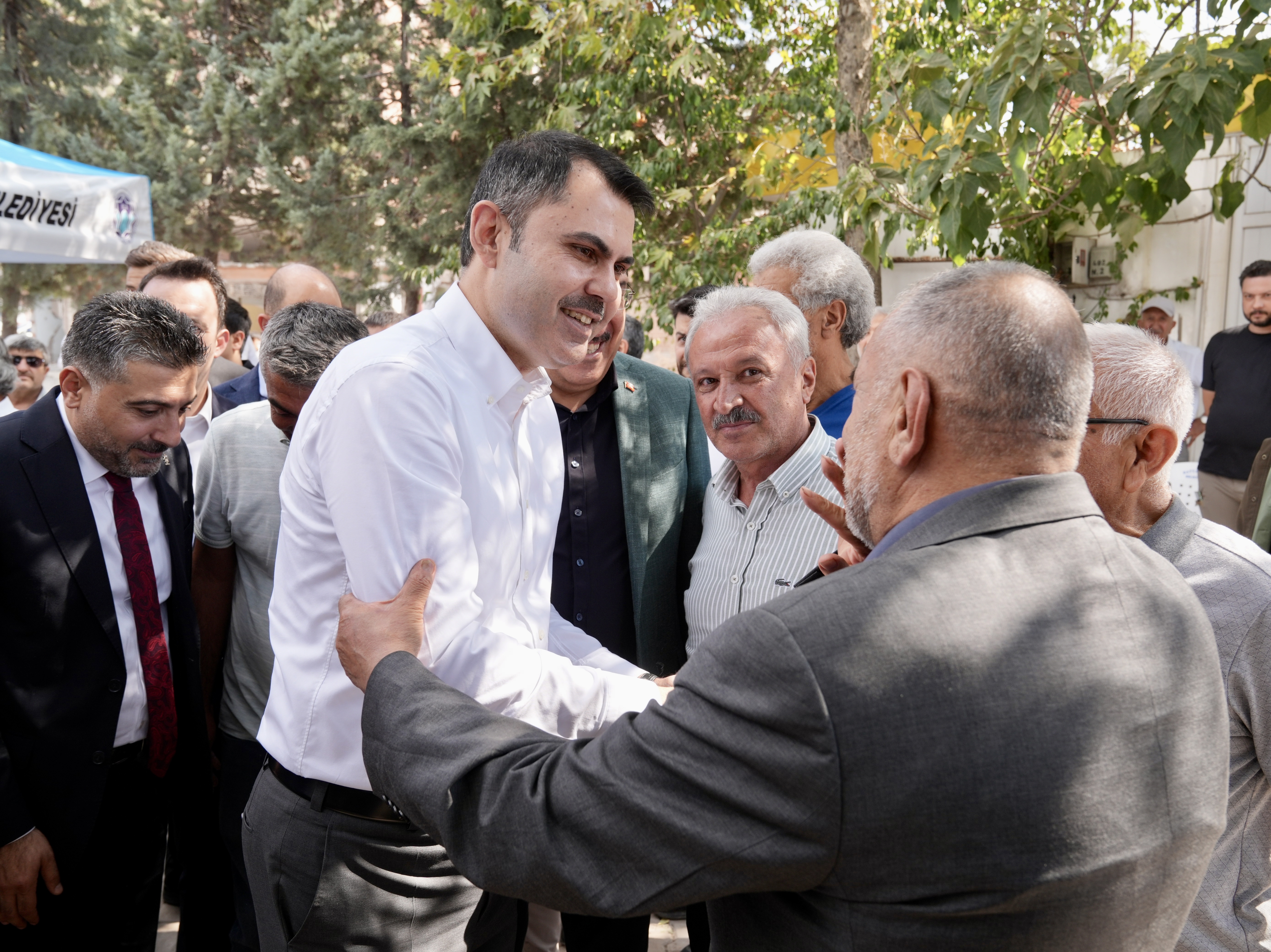 BAKAN MURAT KURUM, MALATYA’DA DEPREMZELERLE BİR ARAYA GELDİ: TEK ARZUMUZ SİZLERİ YENİ YUVALARINIZDA GÖRMEK