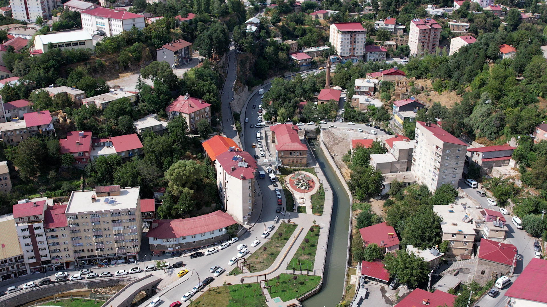 BAKAN MURAT KURUM: KENT MEYDANI PROJESİ BİTLİS'İN ÇEHRESİNİ DEĞİŞTİRDİ