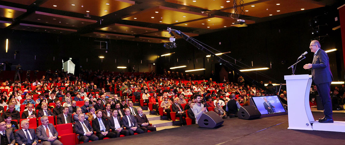 BAKAN ÖZHASEKİ, KAYSERİ’DE ÇEVRE, İKLİM, TURİZM VE MEDYA KONFERANSI’NA KATILDI