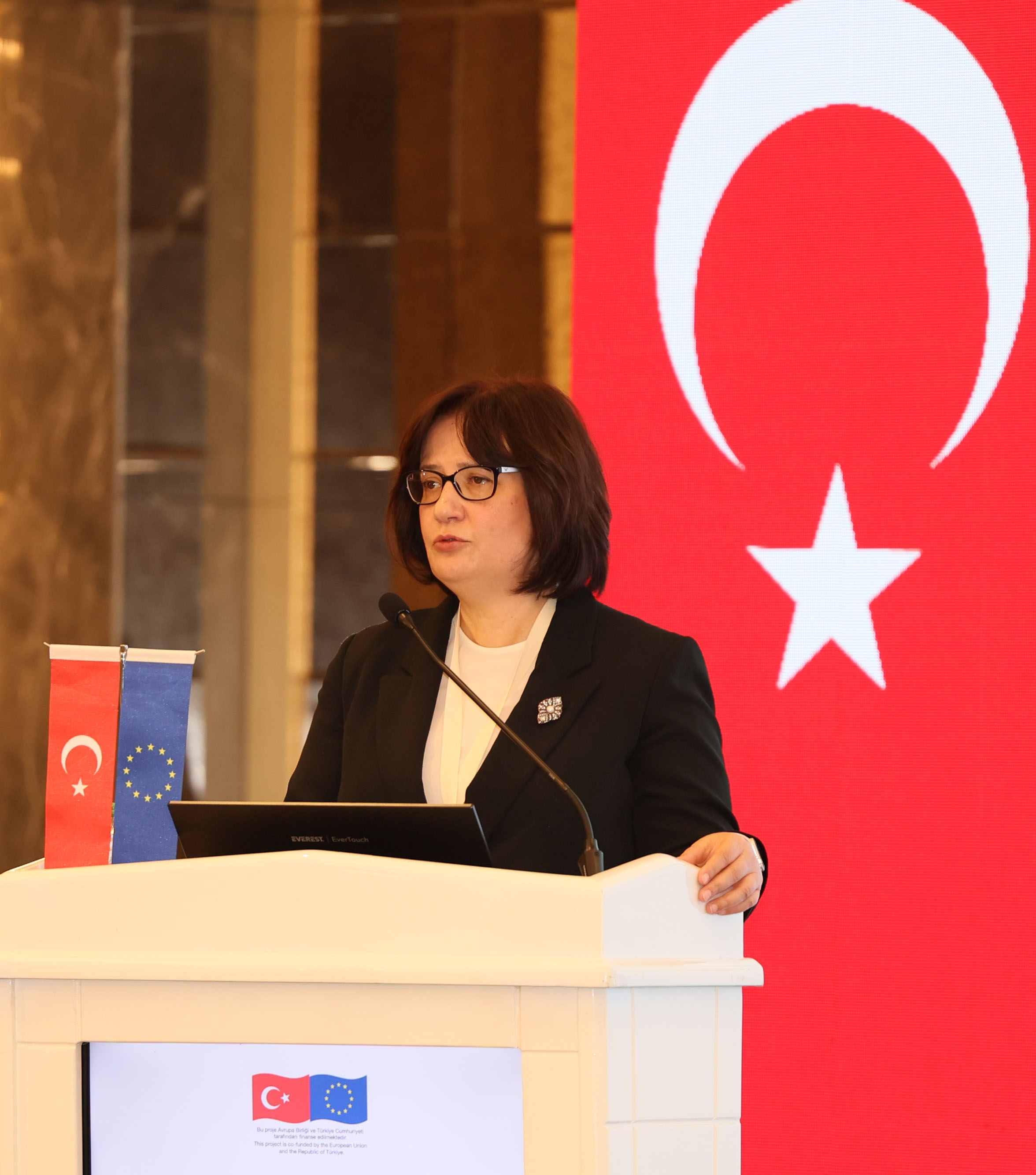 BAKAN YARDIMCISI FATMA VARANK: “SAYGIDEĞER EMİNE ERDOĞAN HANIMEFENDİNİN ÖNCÜLÜĞÜNDE DÜNYA MARKASI OLAN SIFIR ATIK ÇALIŞMALARINI DÖNGÜSEL EKONOMİ İLE BİR ÜST NOKTAYA TAŞIMA GAYRETİ İÇERİSİNDEYİZ”