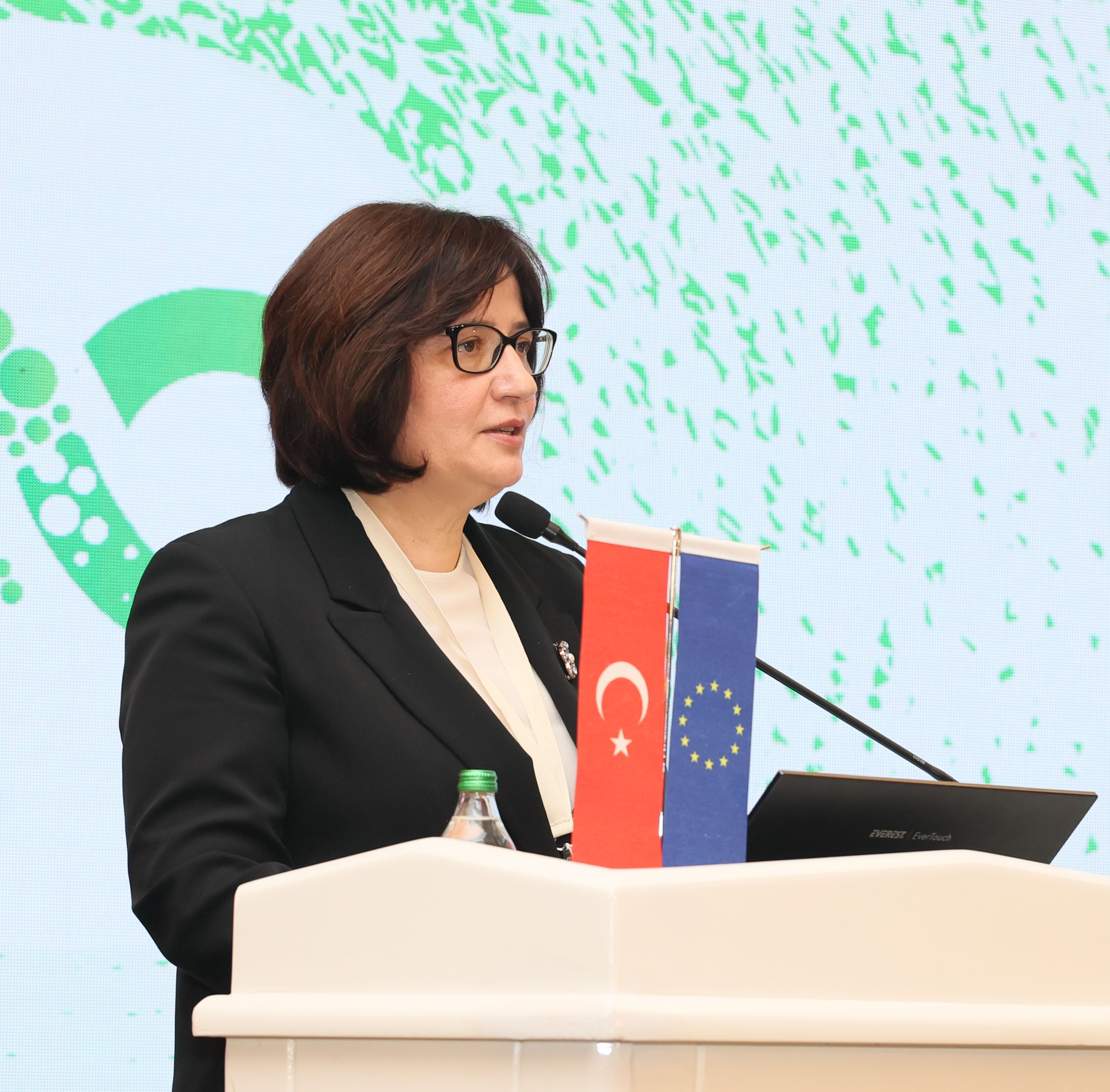 BAKAN YARDIMCISI FATMA VARANK: “SAYGIDEĞER EMİNE ERDOĞAN HANIMEFENDİNİN ÖNCÜLÜĞÜNDE DÜNYA MARKASI OLAN SIFIR ATIK ÇALIŞMALARINI DÖNGÜSEL EKONOMİ İLE BİR ÜST NOKTAYA TAŞIMA GAYRETİ İÇERİSİNDEYİZ”