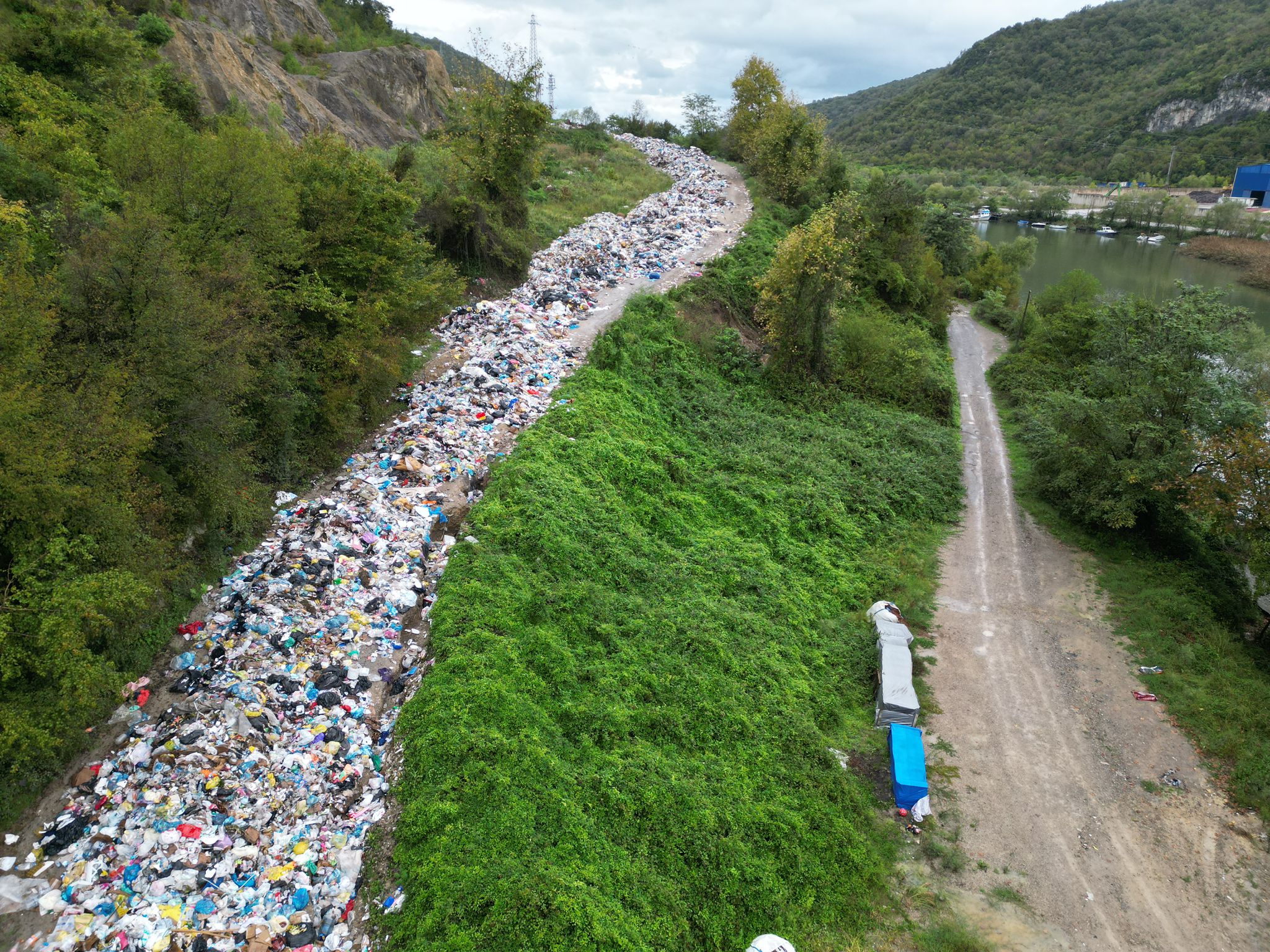 BARTIN’DA YOLA ÇÖP DÖKEN KURUMLARA 6,4 MİLYON TL CEZA