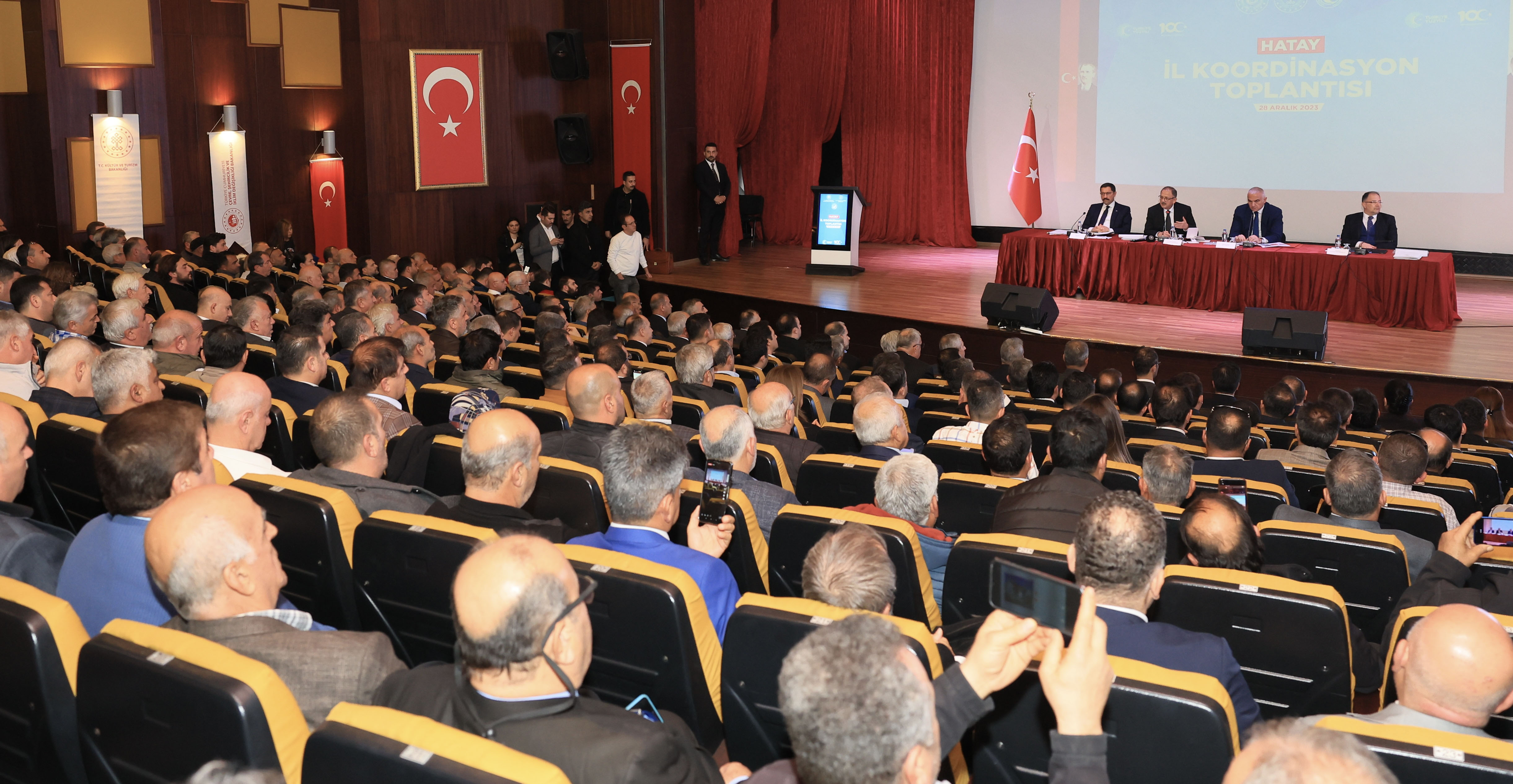 ÇEVRE, ŞEHİRCİLİK VE İKLİM DEĞİŞİKLİĞİ BAKANI MEHMET ÖZHASEKİ, ‘HATAY İL KOORDİNASYON TOPLANTISI’NA KATILDI