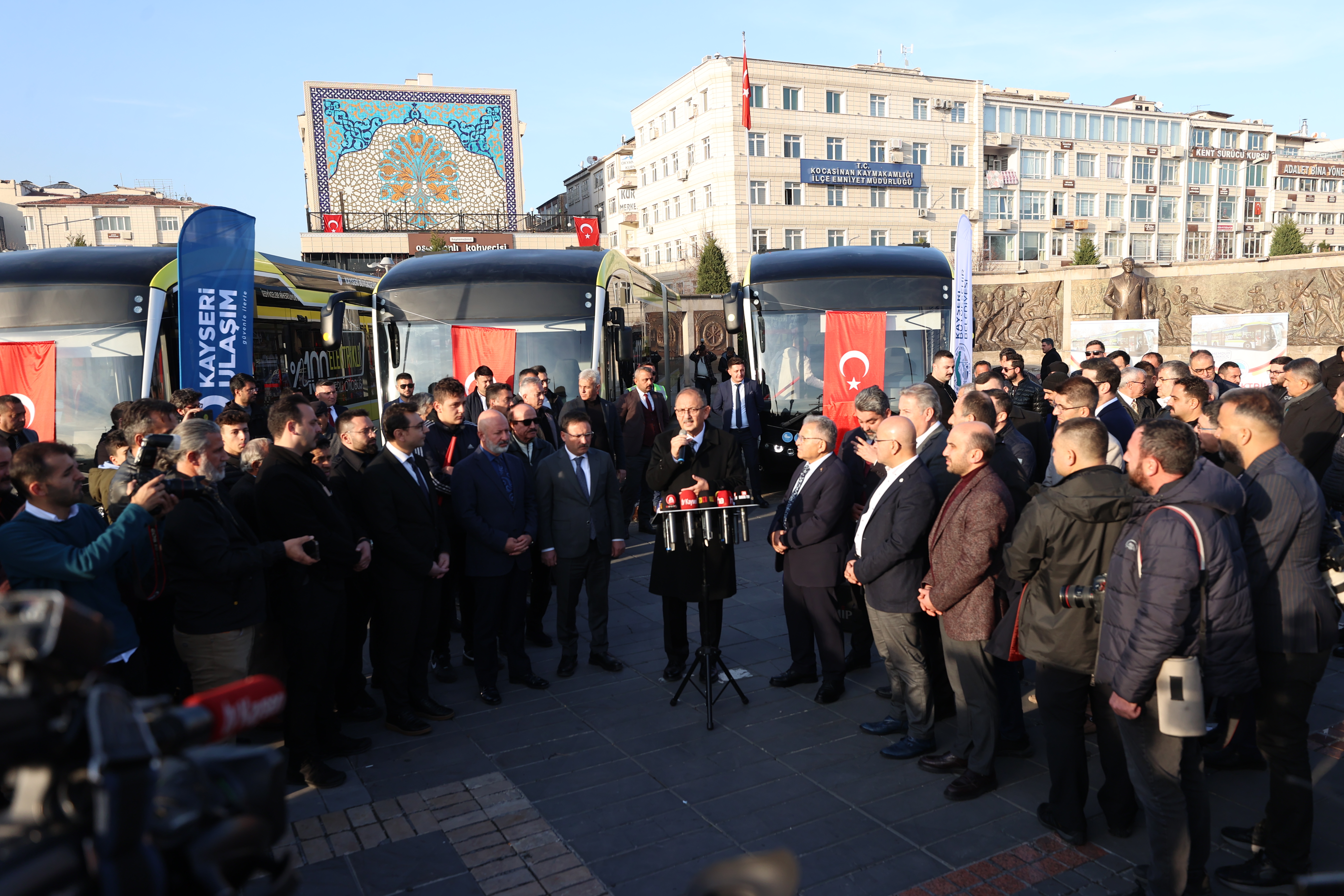 ÇEVRE, ŞEHİRCİLİK VE İKLİM DEĞİŞİKLİĞİ BAKANI MEHMET ÖZHASEKİ, KAYSERİ’DE AÇILIŞ VE TANITIM TÖRENLERİNE KATILDI