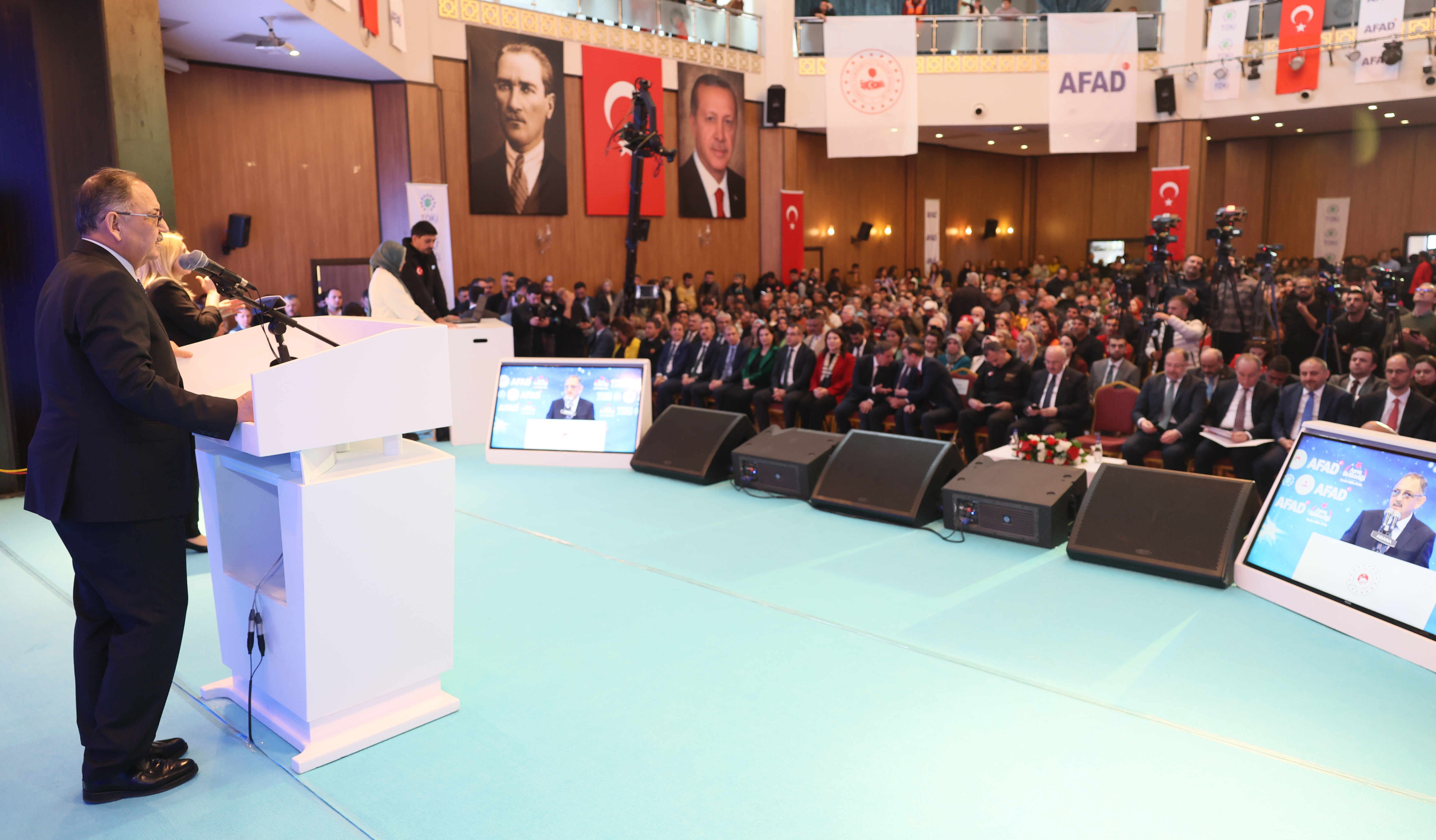 ÇEVRE, ŞEHİRCİLİK VE İKLİM DEĞİŞİKLİĞİ BAKANI MEHMET ÖZHASEKİ: “1,5 YILA HAK SAHİBİ TÜM VATANDAŞLARIMIZA EVLERİNİ VERMİŞ OLACAĞIZ”