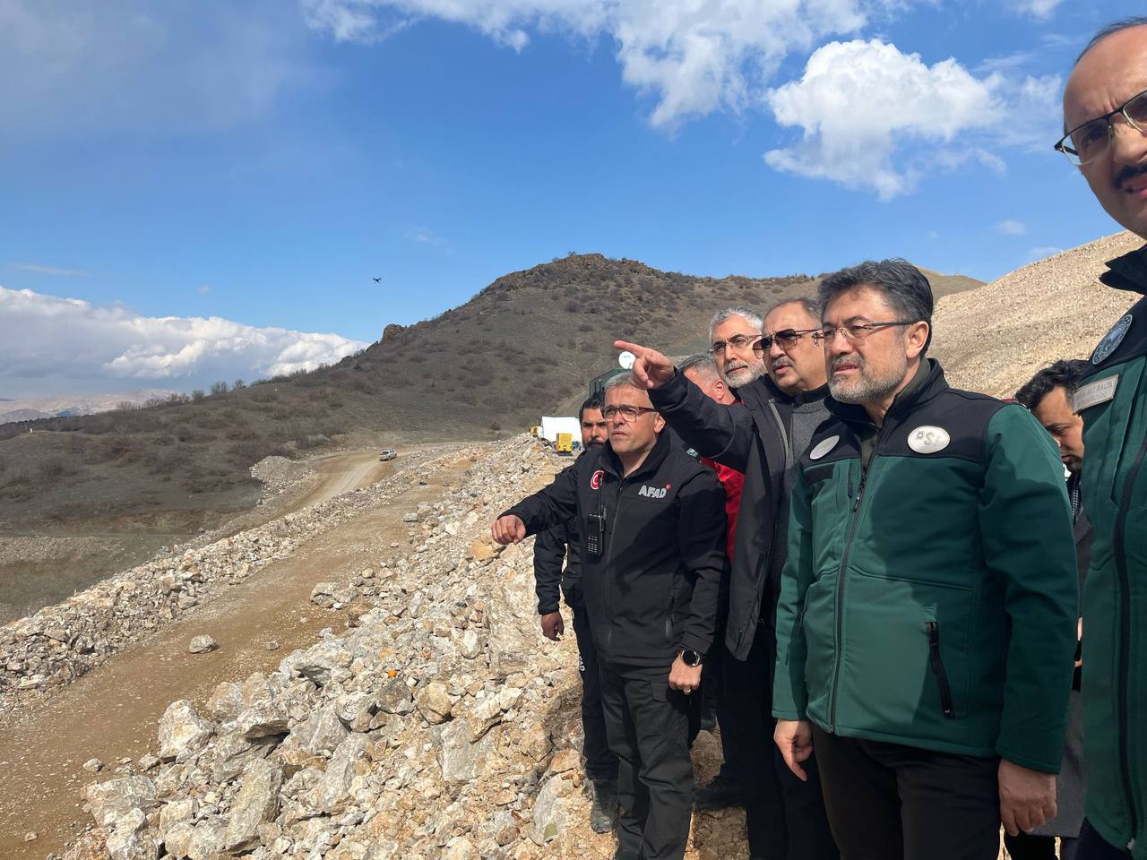 ÇEVRE, ŞEHİRCİLİK VE İKLİM DEĞİŞİKLİĞİ BAKANI MEHMET ÖZHASEKİ: “9 NOKTADAN NUMUNE ALINIYOR, ŞU ANA KADAR HERHANGİ BİR ZEHİRLİ ATIĞA RASTLANMADI