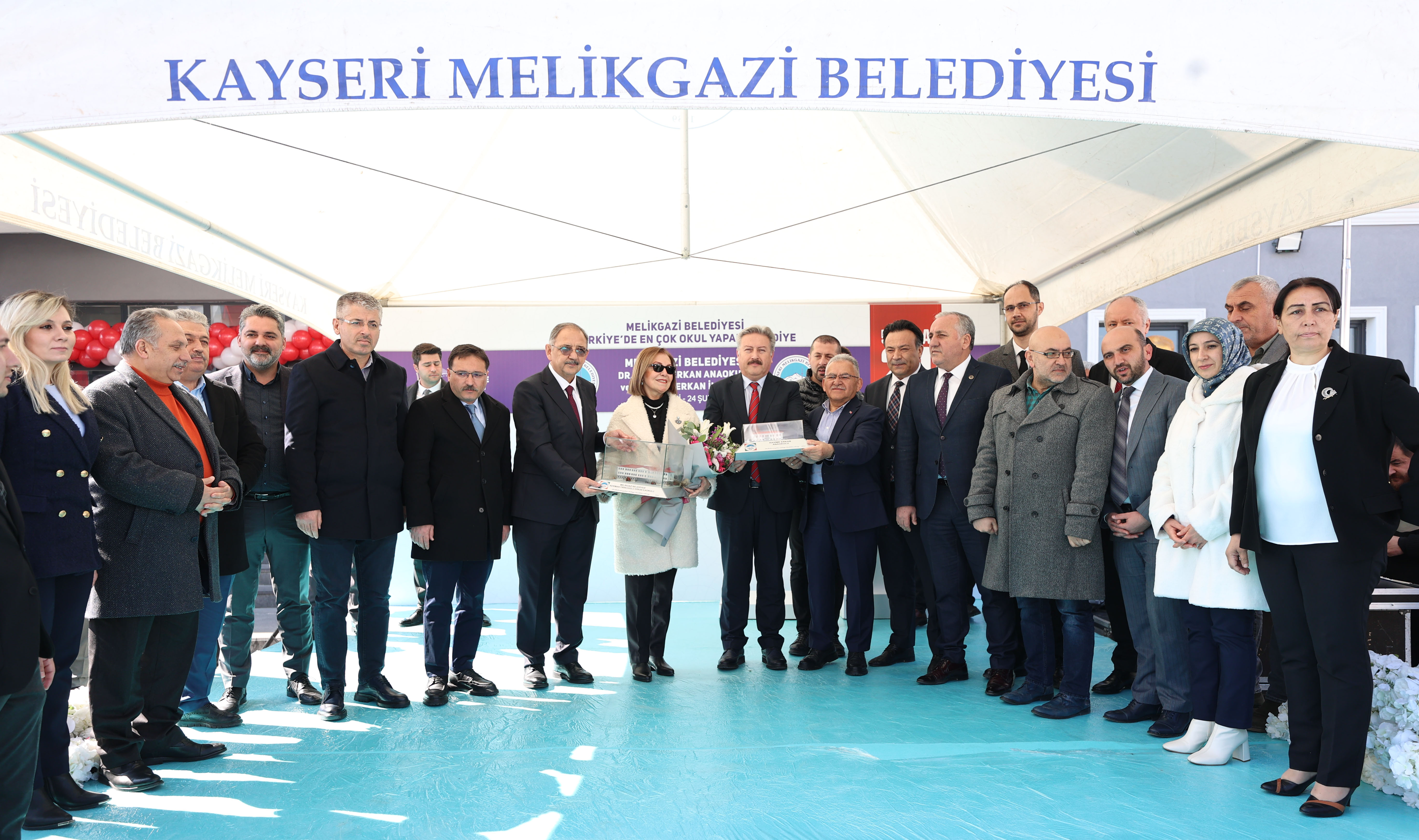 ÇEVRE, ŞEHİRCİLİK VE İKLİM DEĞİŞİKLİĞİ BAKANI MEHMET ÖZHASEKİ, MELİKGAZİ BELEDİYESİNİN HAYIRSEVER İŞBİRLİĞİYLE YAPTIRDIĞI DR. RASİME ERKAN ANAOKULU VE KERİMAN ERKAN İLKOKULUNUN AÇILIŞI TÖRENİNE KATILDI