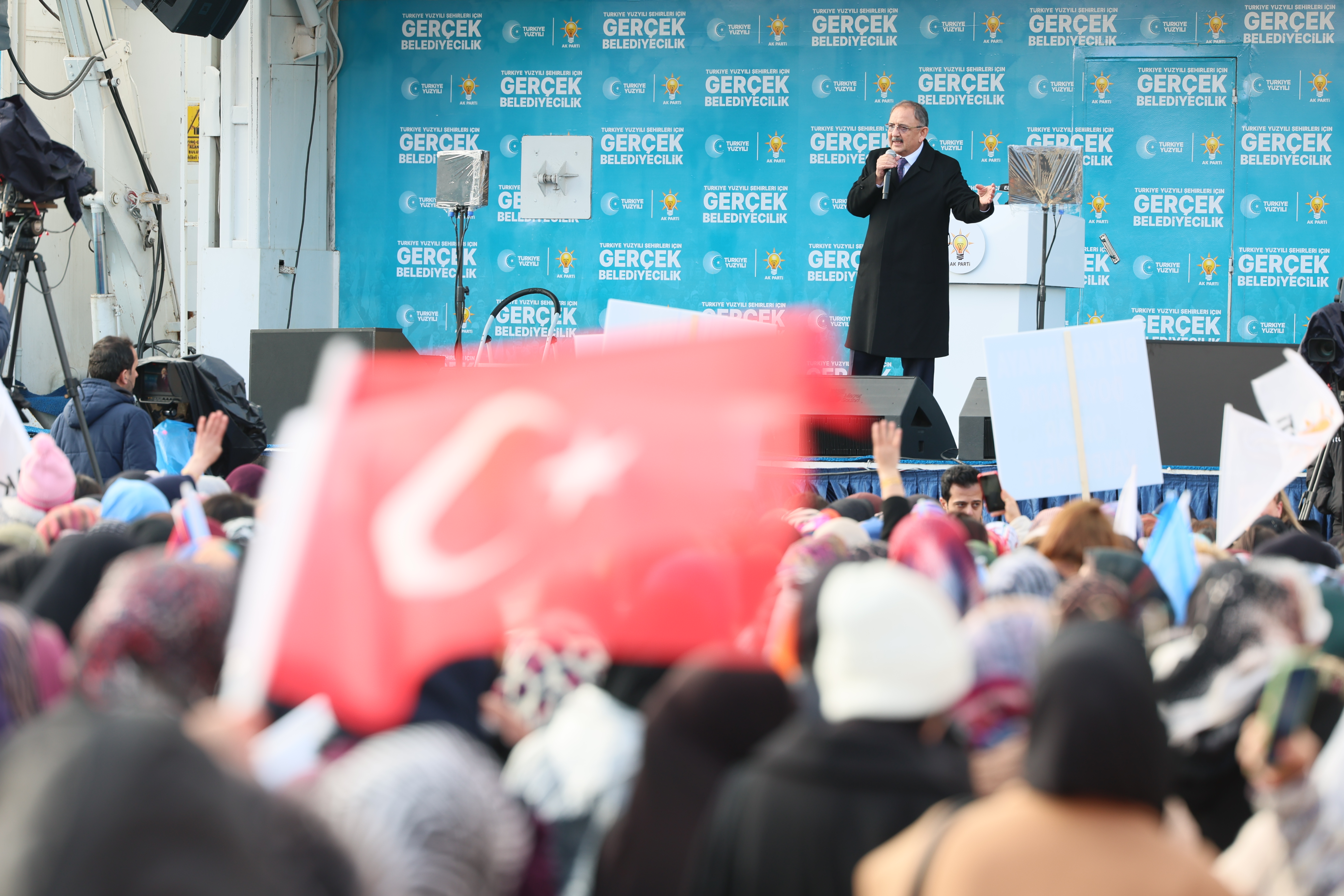 ÇEVRE, ŞEHİRCİLİK VE İKLİM DEĞİŞİKLİĞİ BAKANI MEHMET ÖZHASEKİ ELAZIĞ’DA MUHALEFETE SESLENDİ: “YAPILACAK EN GÜZEL İŞ KENTSEL DÖNÜŞÜMDÜR”