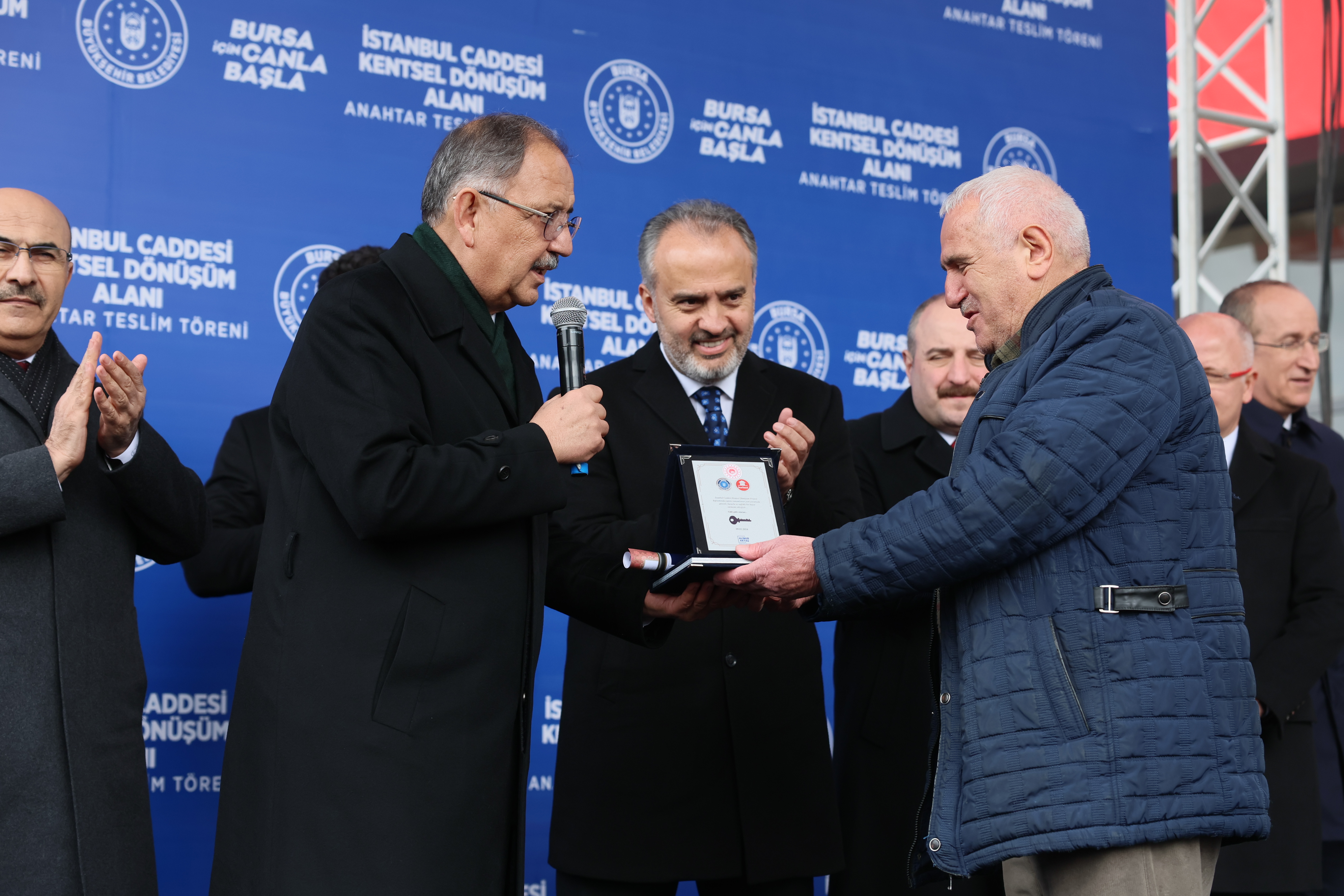 ÇEVRE, ŞEHİRCİLİK VE İKLİM DEĞİŞİKLİĞİ BAKANI MEHMET ÖZHASEKİ, BURSA’DA KONUŞTU: “HİZMET BELEDİYECİLİĞİNİN EN GÜZEL ÖRNEKLERİNDEN BİRİNİ DE BURSA’DA YAPIYORUZ”