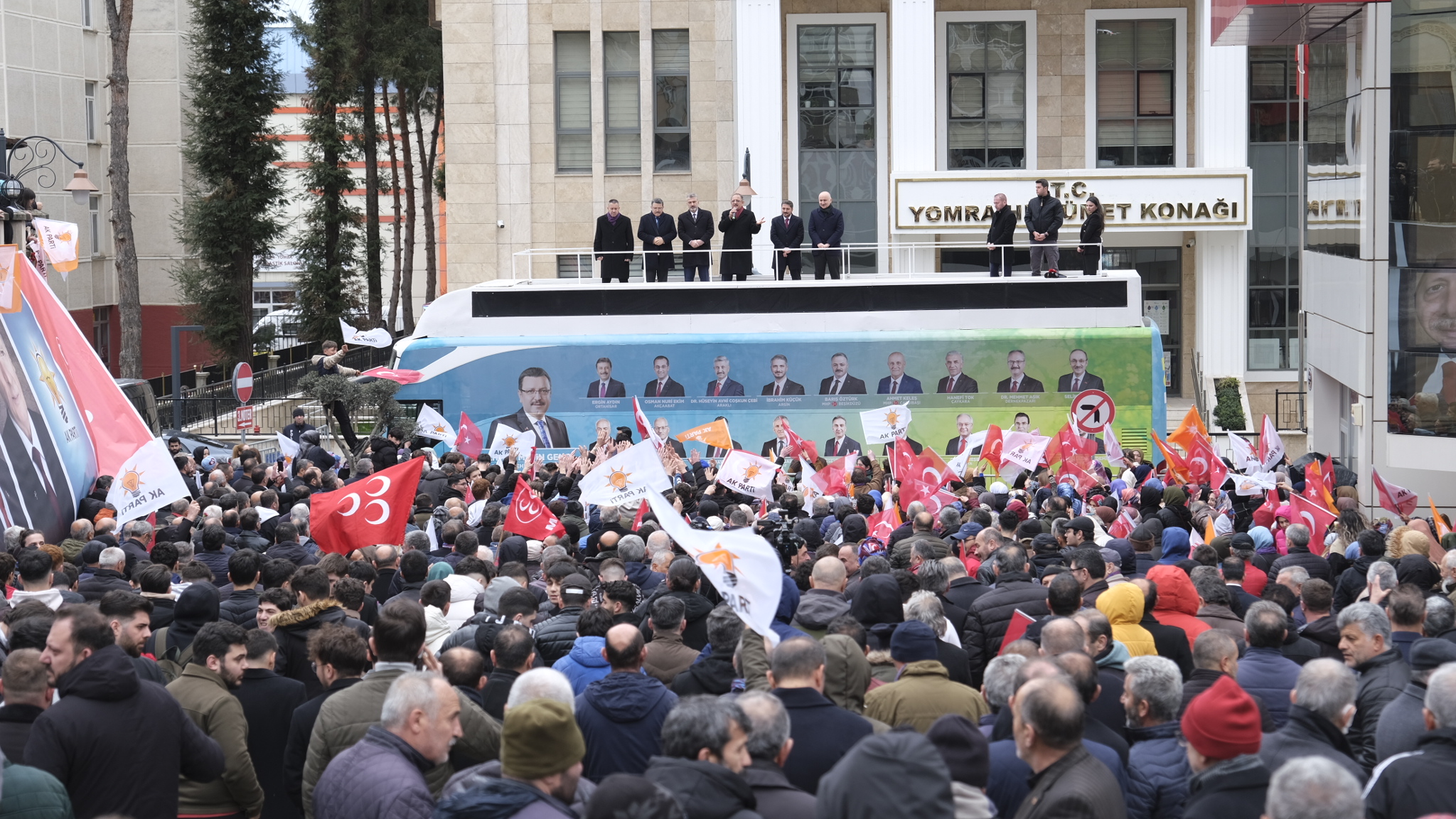 ÇEVRE, ŞEHİRCİLİK VE İKLİM DEĞİŞİŞİKLİĞİ BAKANI MEHMET ÖZHASEKİ, TRABZON’DA VATANDAŞLARA SESLENDİ: “CUMHUR İTTİFAKI OLARAK HEP BİRLİKTE ÇALIŞMAMIZA İZİN VERİN”