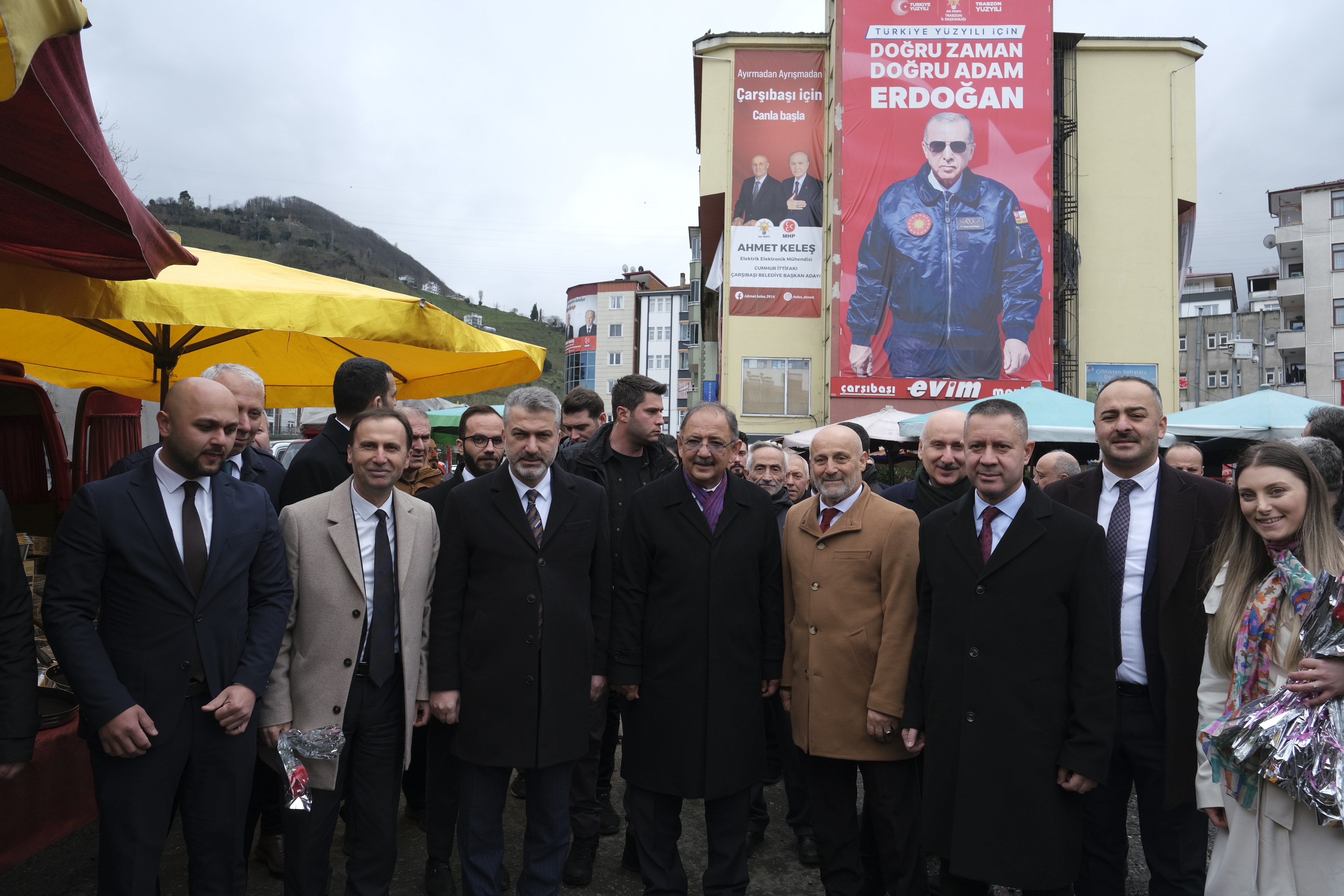 ÇEVRE, ŞEHİRCİLİK VE İKLİM DEĞİŞİŞİKLİĞİ BAKANI MEHMET ÖZHASEKİ, TRABZON’DA VATANDAŞLARA SESLENDİ: “CUMHUR İTTİFAKI OLARAK HEP BİRLİKTE ÇALIŞMAMIZA İZİN VERİN”