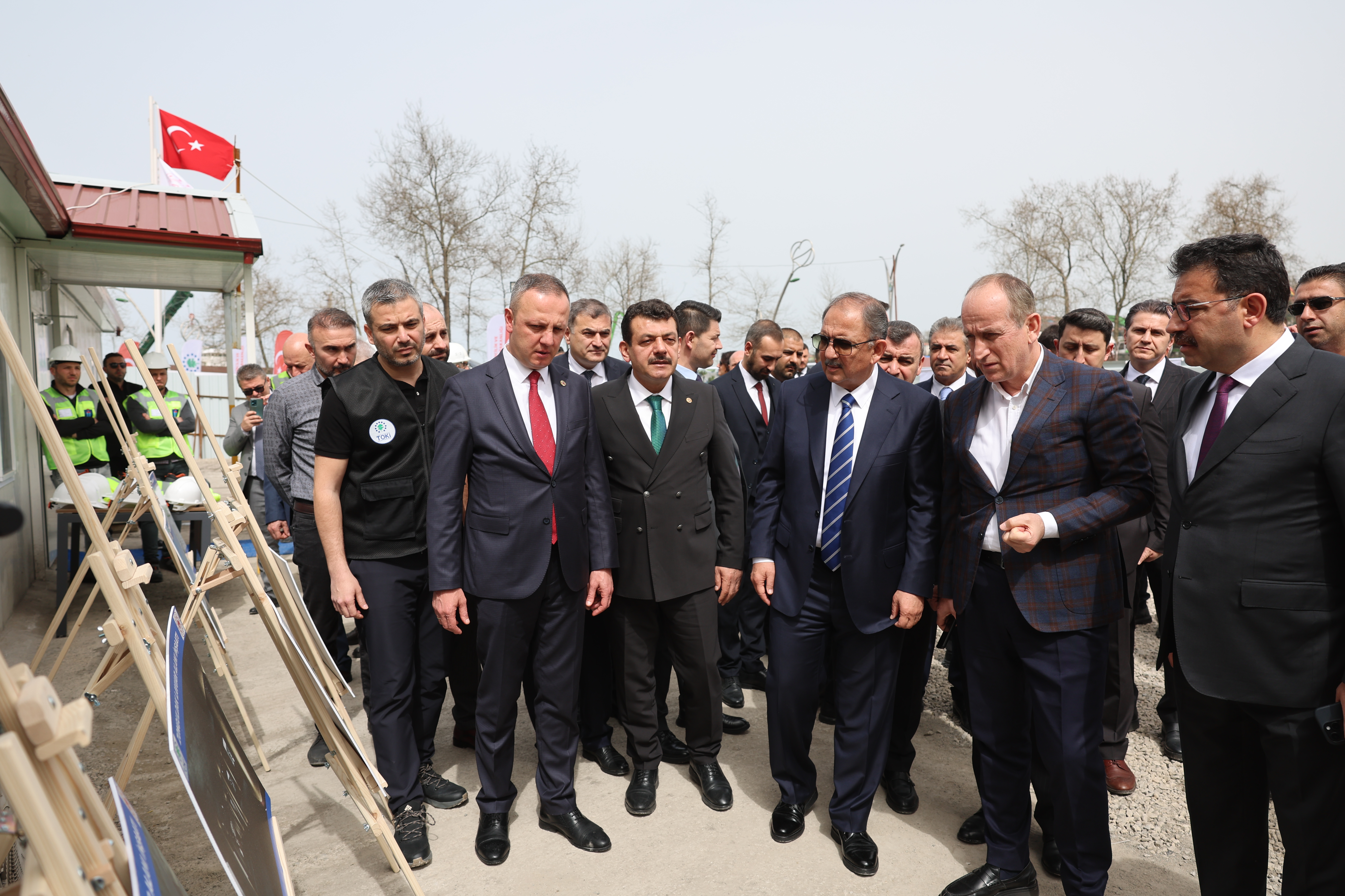 ÇEVRE, ŞEHİRCİLİK VE İKLİM DEĞİŞİKLİĞİ BAKANI MEHMET ÖZHASEKİ ZONGULDAK’TA LAVUAR ALANINDA İNCELEMELERDE BULUNDU: “ZONGULDAĞIMIZA YAKIŞIR, HERKESİN UĞRAYACAĞI EN GÜZEL YERLERDEN BİRİ OLACAK”