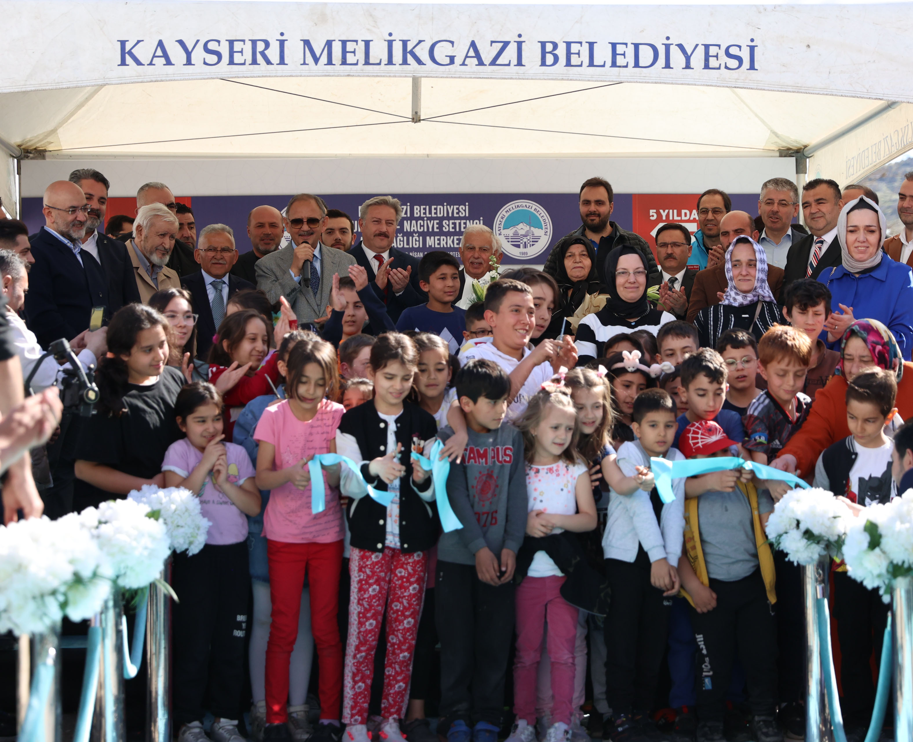 ÇEVRE, ŞEHİRCİLİK VE İKLİM DEĞİŞİKLİĞİ BAKANI MEHMET ÖZHASEKİ KAYSERİ’DE AİLE SAĞLIĞI MERKEZİ AÇILIŞINDA KONUŞTU: “SAĞLIKTA DÜNYANIN EN İLERİ ÜLKELERİNİN BAŞINDA GELİYORUZ”