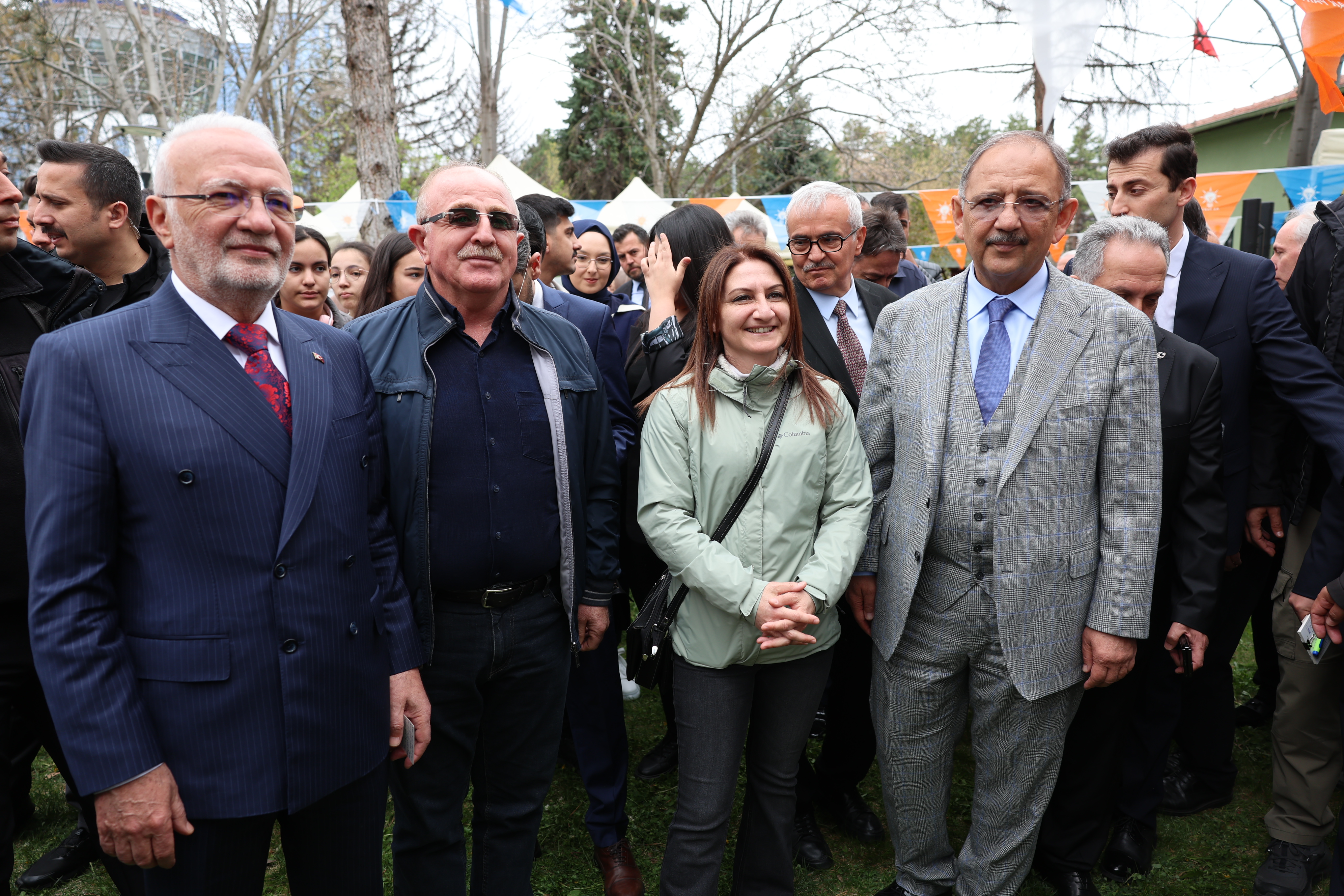 ÇEVRE, ŞEHİRCİLİK VE İKLİM DEĞİŞİKLİĞİ BAKANI MEHMET ÖZHASEKİ, MEMLEKETİ KAYSERİ’DE AK PARTİ TEŞKİLATI İLE BAYRAMLAŞTI