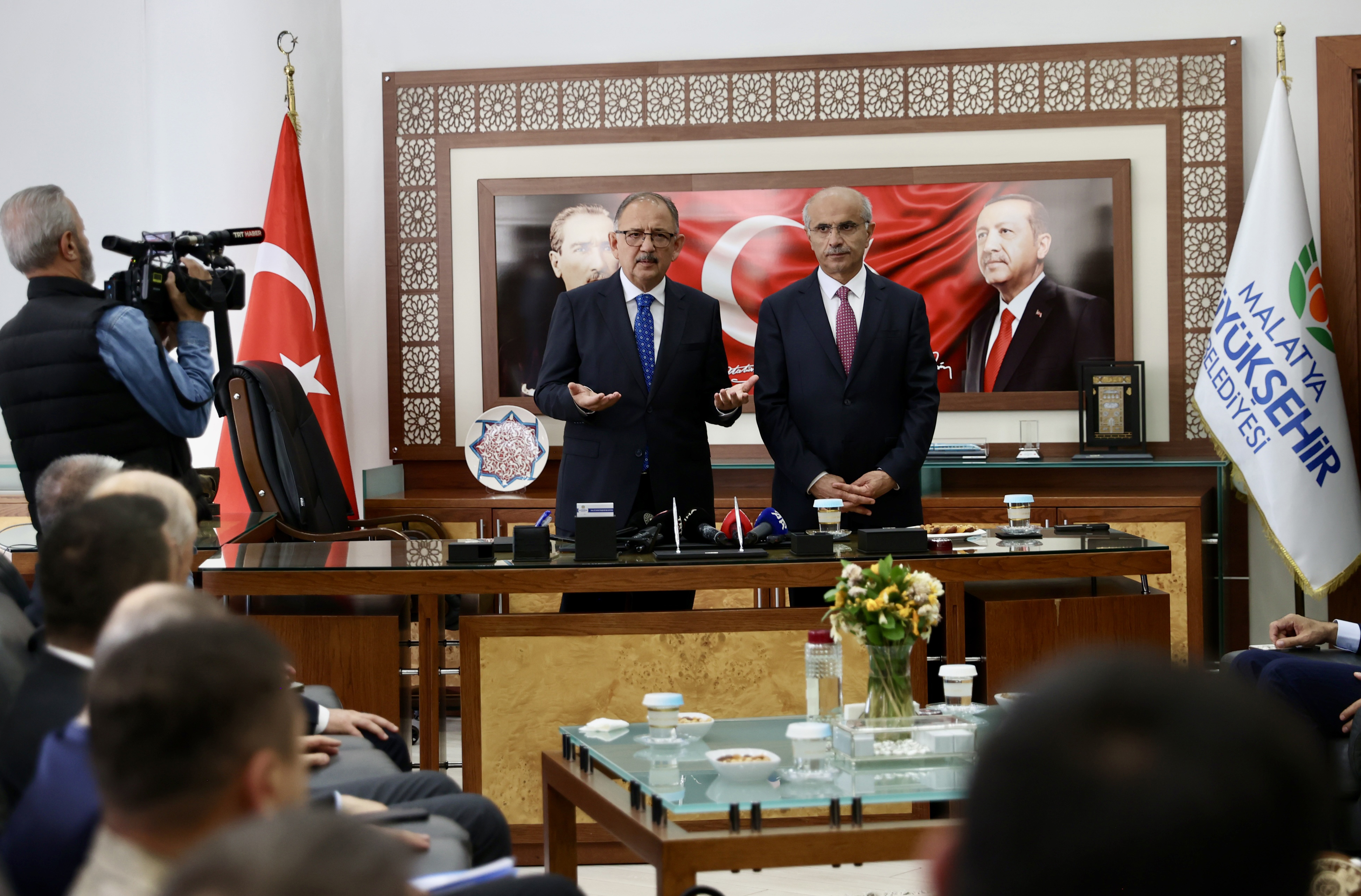 ÇEVRE, ŞEHİRCİLİK VE İKLİM DEĞİŞİKLİĞİ BAKANI MEHMET ÖZHASEKİ, DEPREM BÖLGESİ MALATYA’DA KONUŞTU: “BİZ BUNLARIN ALTINDAN KALKACAĞIZ”