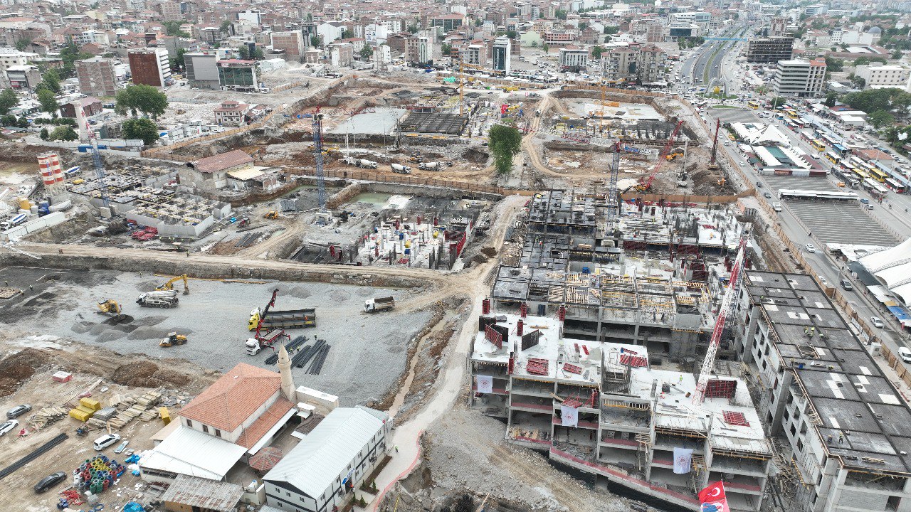 ÇEVRE, ŞEHİRCİLİK VE İKLİM DEĞİŞİKLİĞİ BAKANI MEHMET ÖZHASEKİ, DEPREM BÖLGESİ MALATYA’DA KONUŞTU: “BİZ BUNLARIN ALTINDAN KALKACAĞIZ”