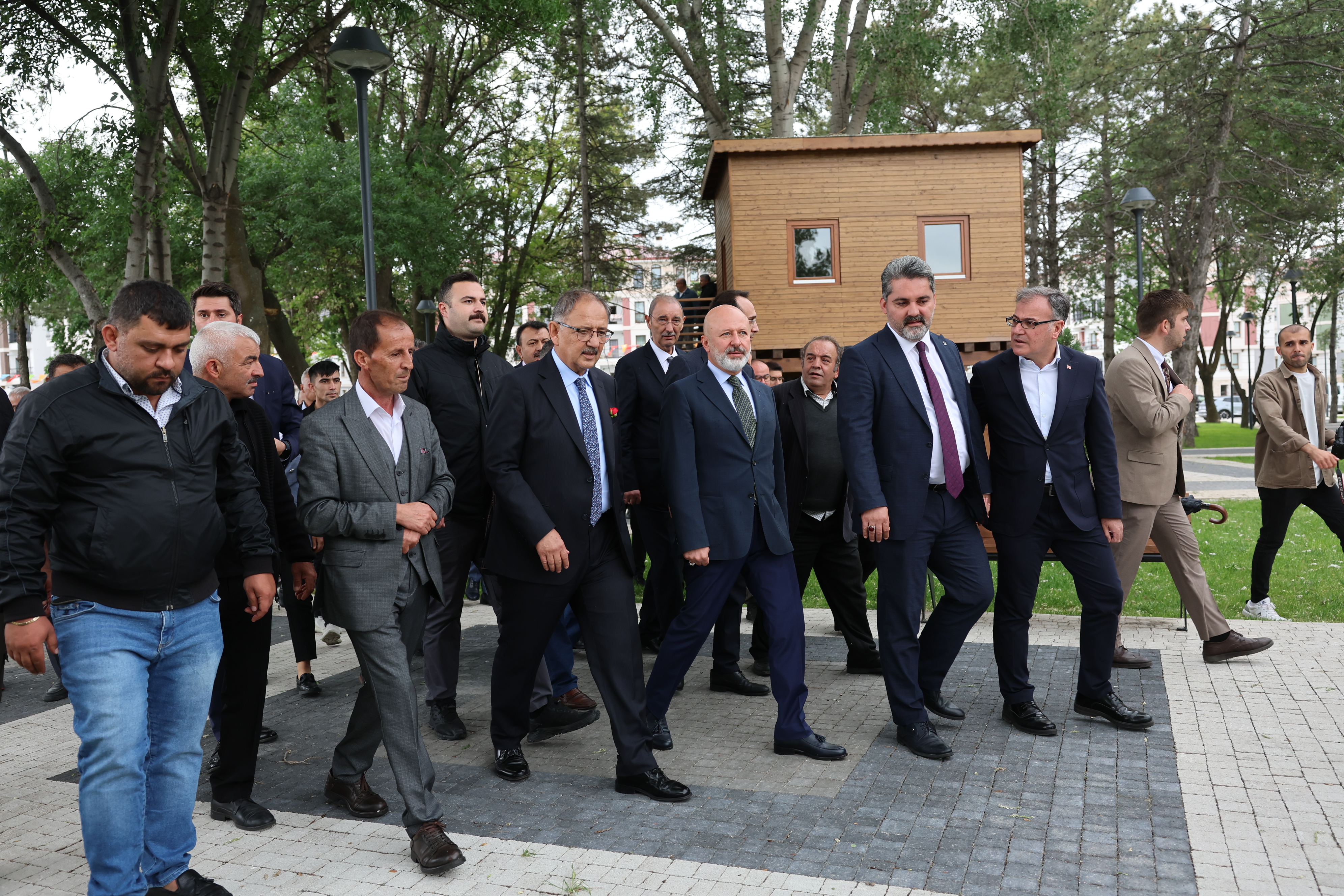 ÇEVRE, ŞEHİRCİLİK VE İKLİM DEĞİŞİKLİĞİ BAKANI MEHMET ÖZHASEKİ, KAYSERİ’DE AÇILIŞ PROGRAMLARINA KATILDI BAKAN MEHMET ÖZHASEKİ: “YILLARDIR HÜKÜMET OLARAK EĞİTİME ÖNEM VERİYOR VE BÜYÜK YATIRIMLAR YAPIYORUZ”