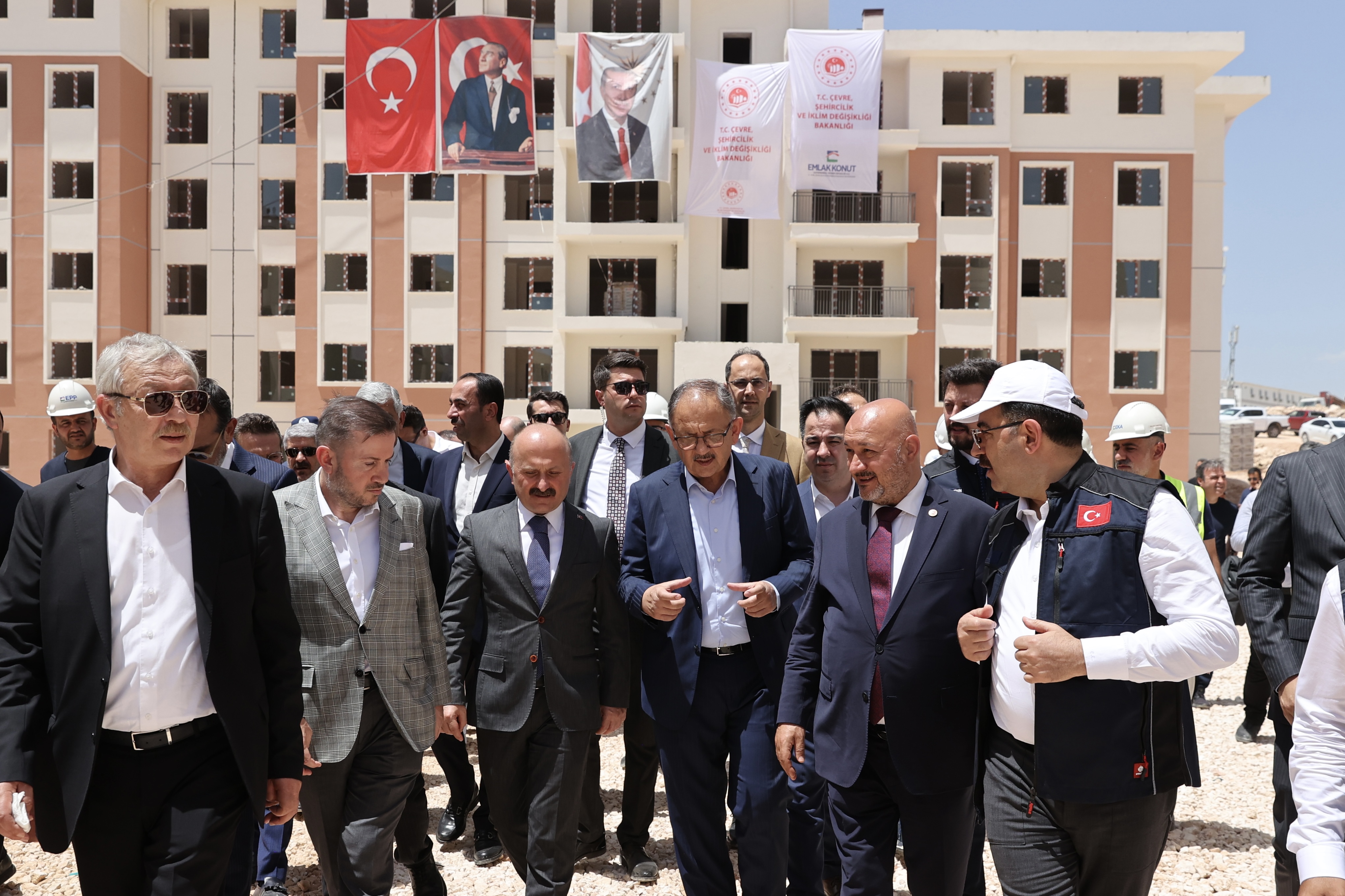 ÇEVRE, ŞEHİRCİLİK VE İKLİM DEĞİŞİKLİĞİ BAKANI MEHMET ÖZHASEKİ, ADIYAMAN’DA KONUŞTU: “TÜRKİYE'DE KURMUŞ OLDUĞUMUZ ŞANTİYELERİN EN BÜYÜĞÜ İNDERE'DE”