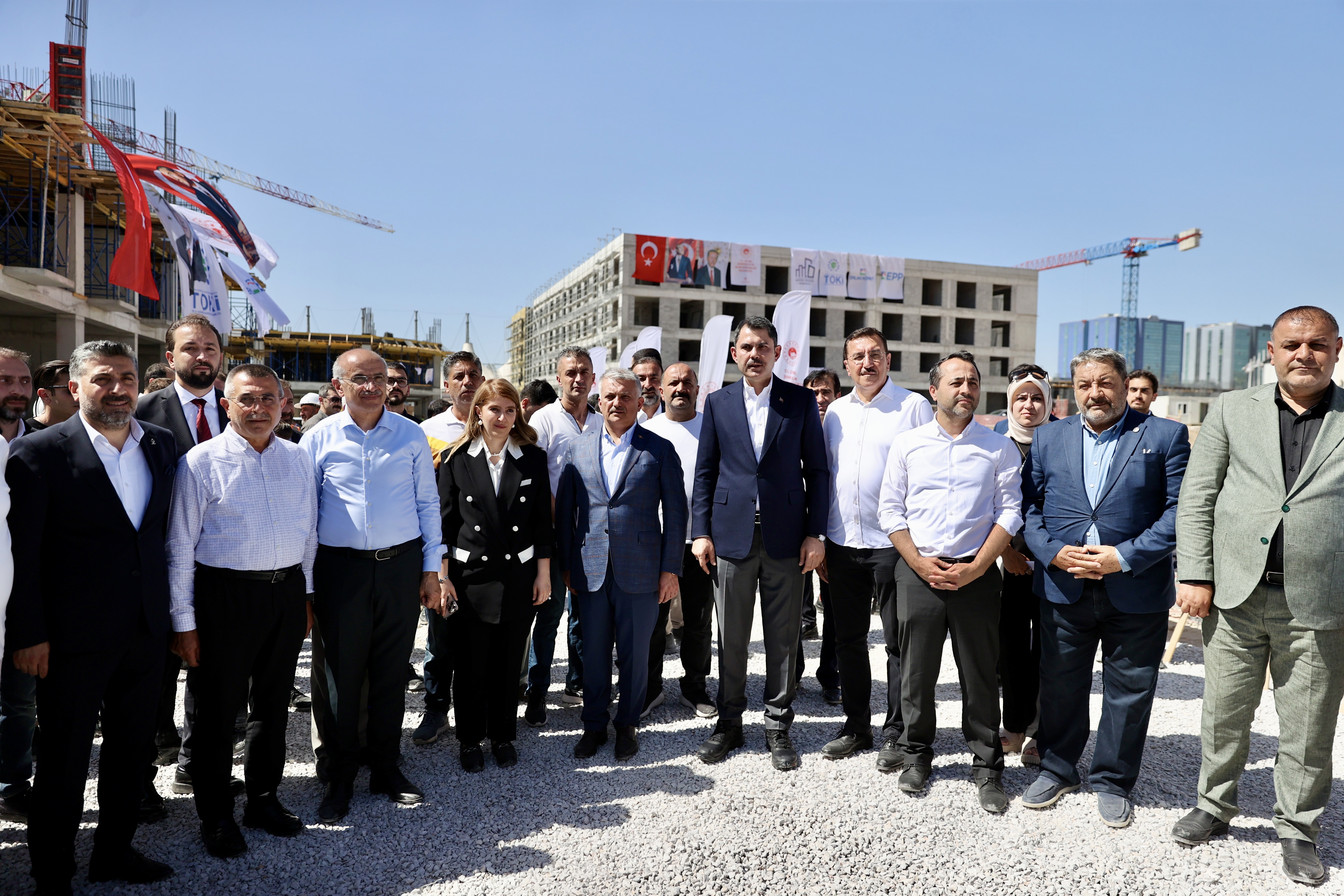 ÇEVRE, ŞEHİRCİLİK VE İKLİM DEĞİŞİKLİĞİ BAKANI MURAT KURUM: “DEPREM BÖLGESİ EN ÖNEMLİ GÜNDEMİMİZ OLMAYA DEVAM EDECEK”