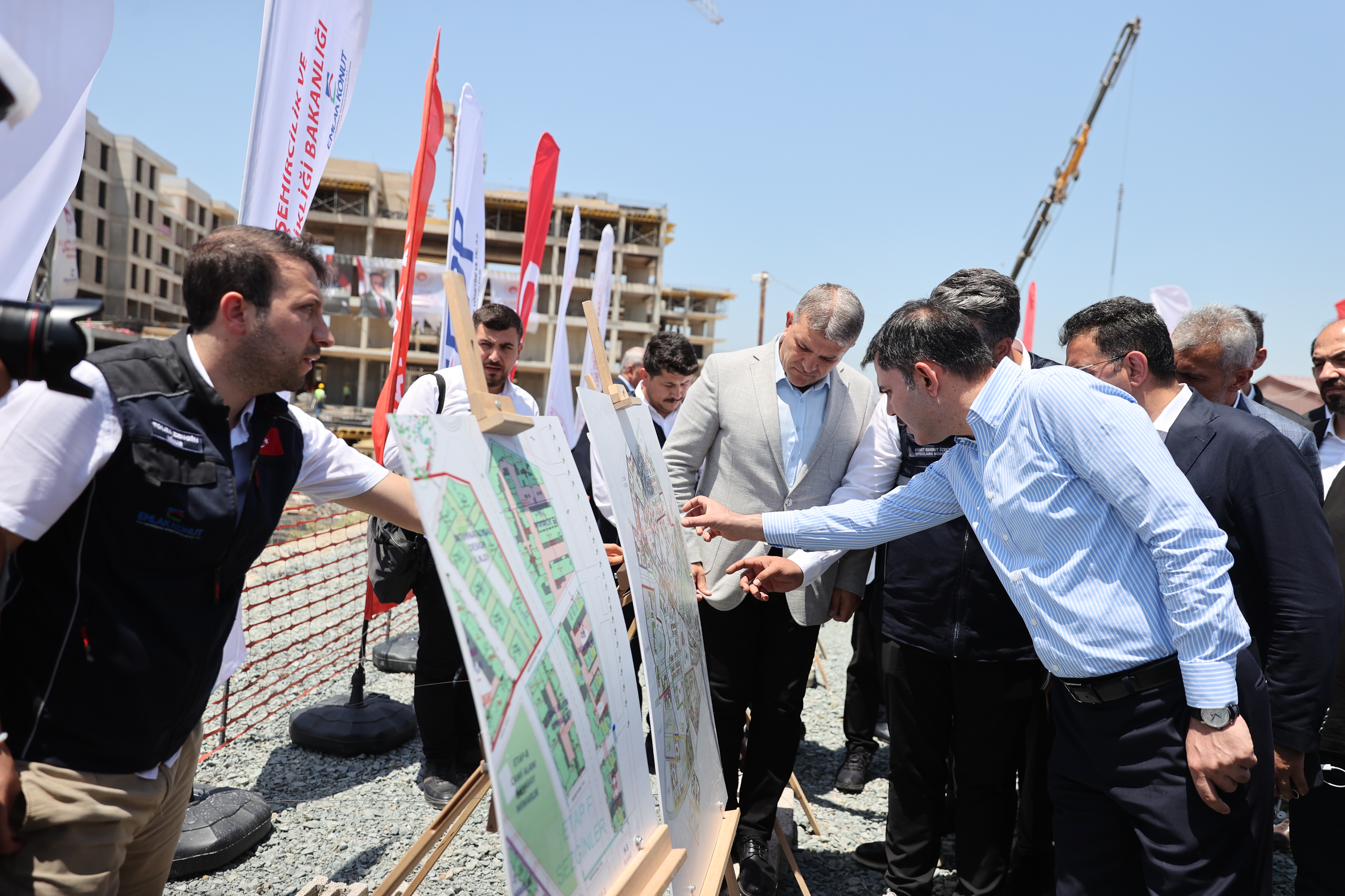 ÇEVRE, ŞEHİRCİLİK VE İKLİM DEĞİŞİKLİĞİ BAKANI MURAT KURUM, HATAY’DA KONUŞTU: “VATANDAŞLARIMIZIN SORUNLARINI ÇÖZENE KADAR MASADAN KALKMIYORUZ”