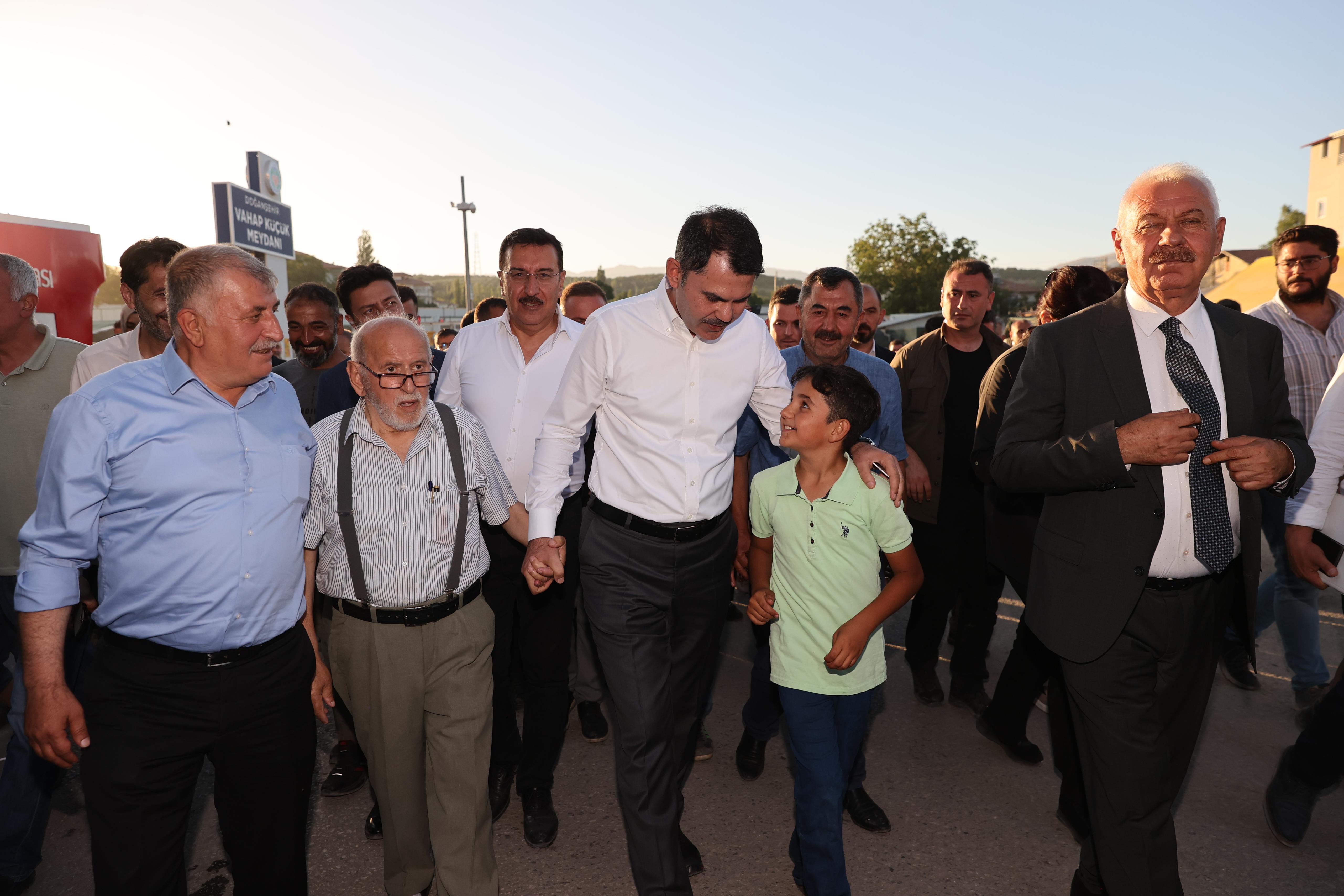 ÇEVRE, ŞEHİRCİLİK VE İKLİM DEĞİŞİKLİĞİ BAKANI MURAT KURUM, DEPREM BÖLGESİNE YÖNELİK YOĞUN MESAİSİNİ SÜRDÜRÜYOR