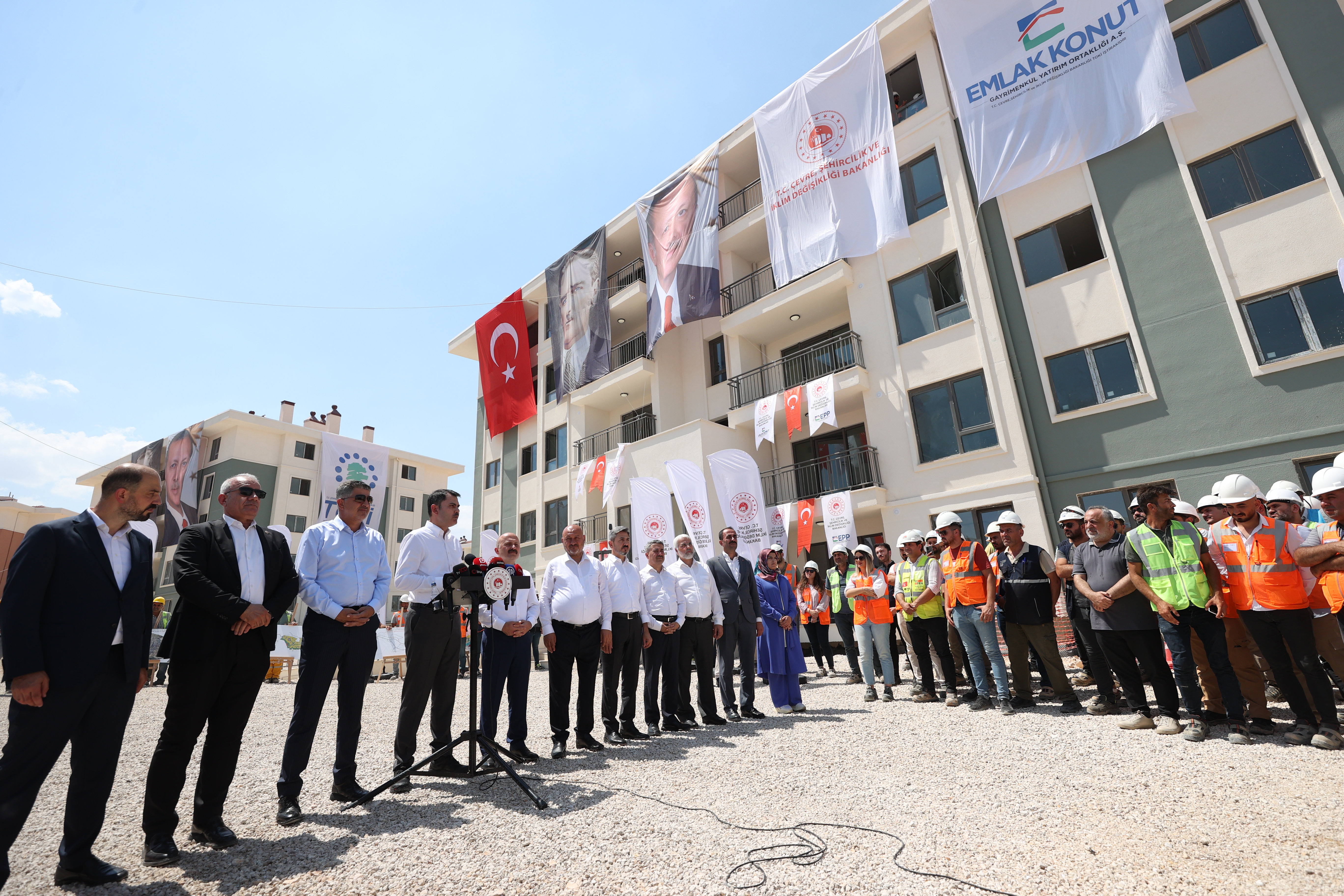 ÇEVRE, ŞEHİRCİLİK VE İKLİM DEĞİŞİKLİĞİ BAKANI MURAT KURUM, ADIYAMAN’DA KONUŞTU: “DEPREM BÖLGESİNİN AYAĞA KALKMASI BİZİM DERDİMİZDİR, DAVAMIZDIR”