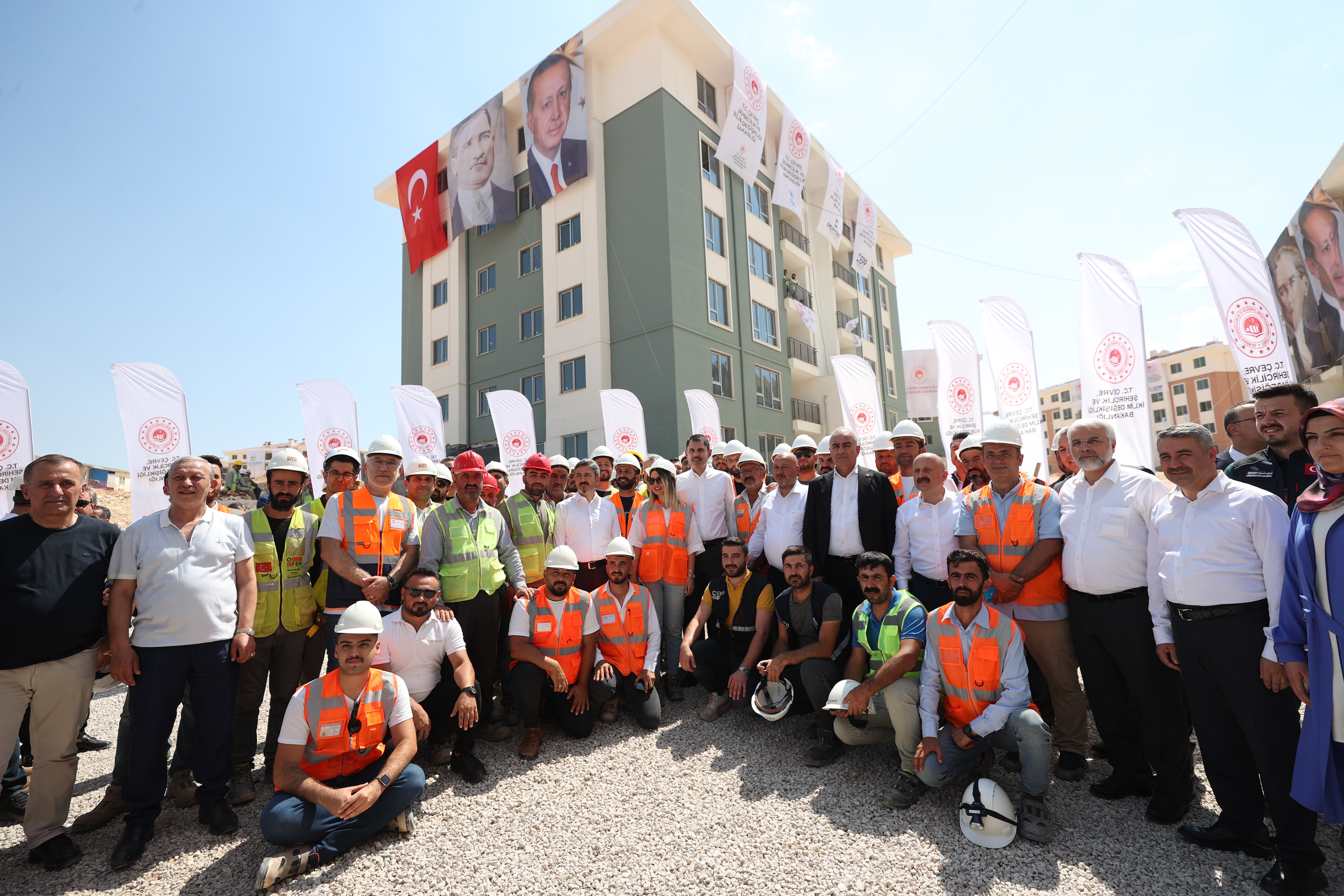 ÇEVRE, ŞEHİRCİLİK VE İKLİM DEĞİŞİKLİĞİ BAKANI MURAT KURUM, ADIYAMAN’DA KONUŞTU: “DEPREM BÖLGESİNİN AYAĞA KALKMASI BİZİM DERDİMİZDİR, DAVAMIZDIR”