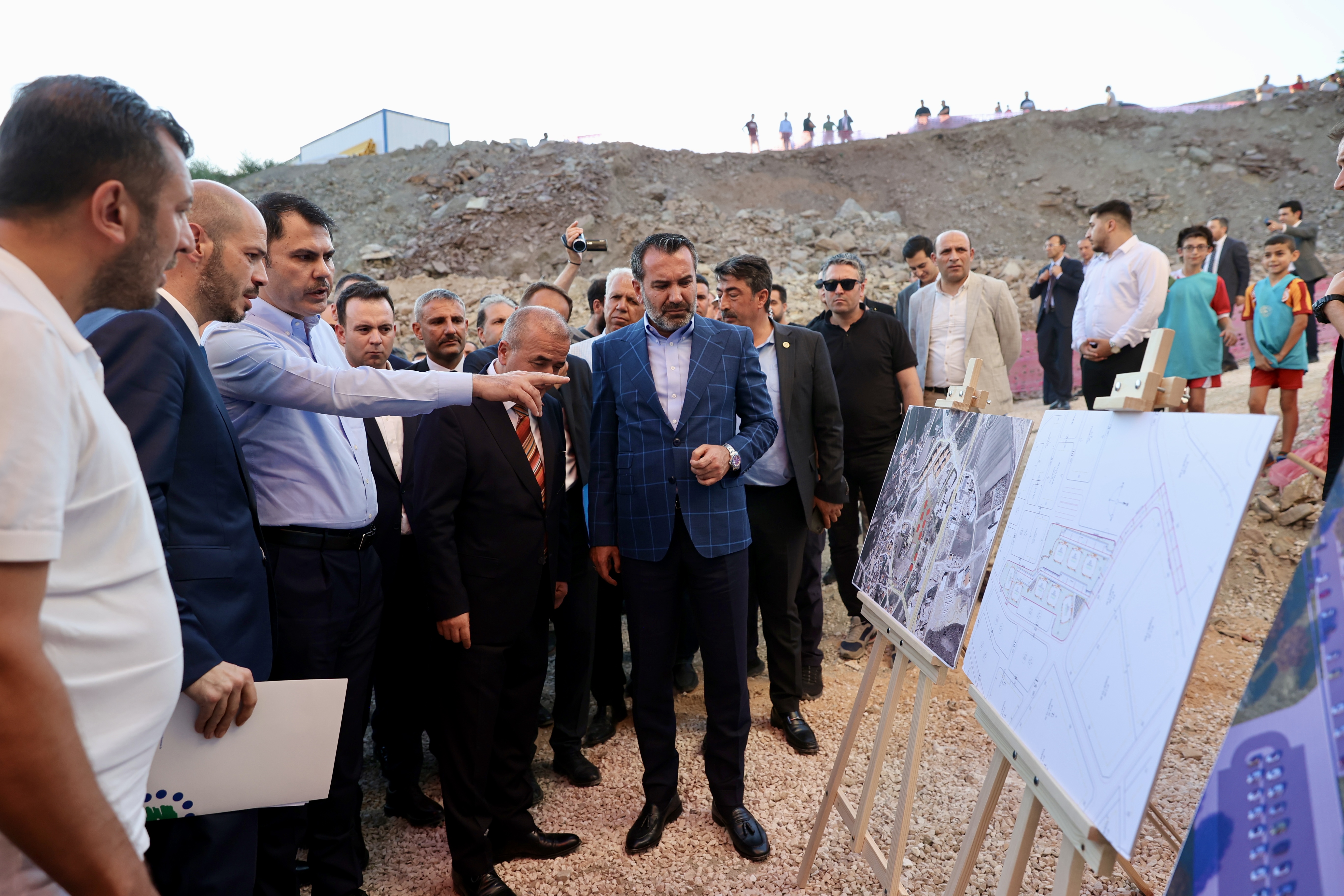 ÇEVRE, ŞEHİRCİLİK VE İKLİM DEĞİŞİKLİĞİ BAKANI MURAT KURUM ELAZIĞ’DA KONUŞTU