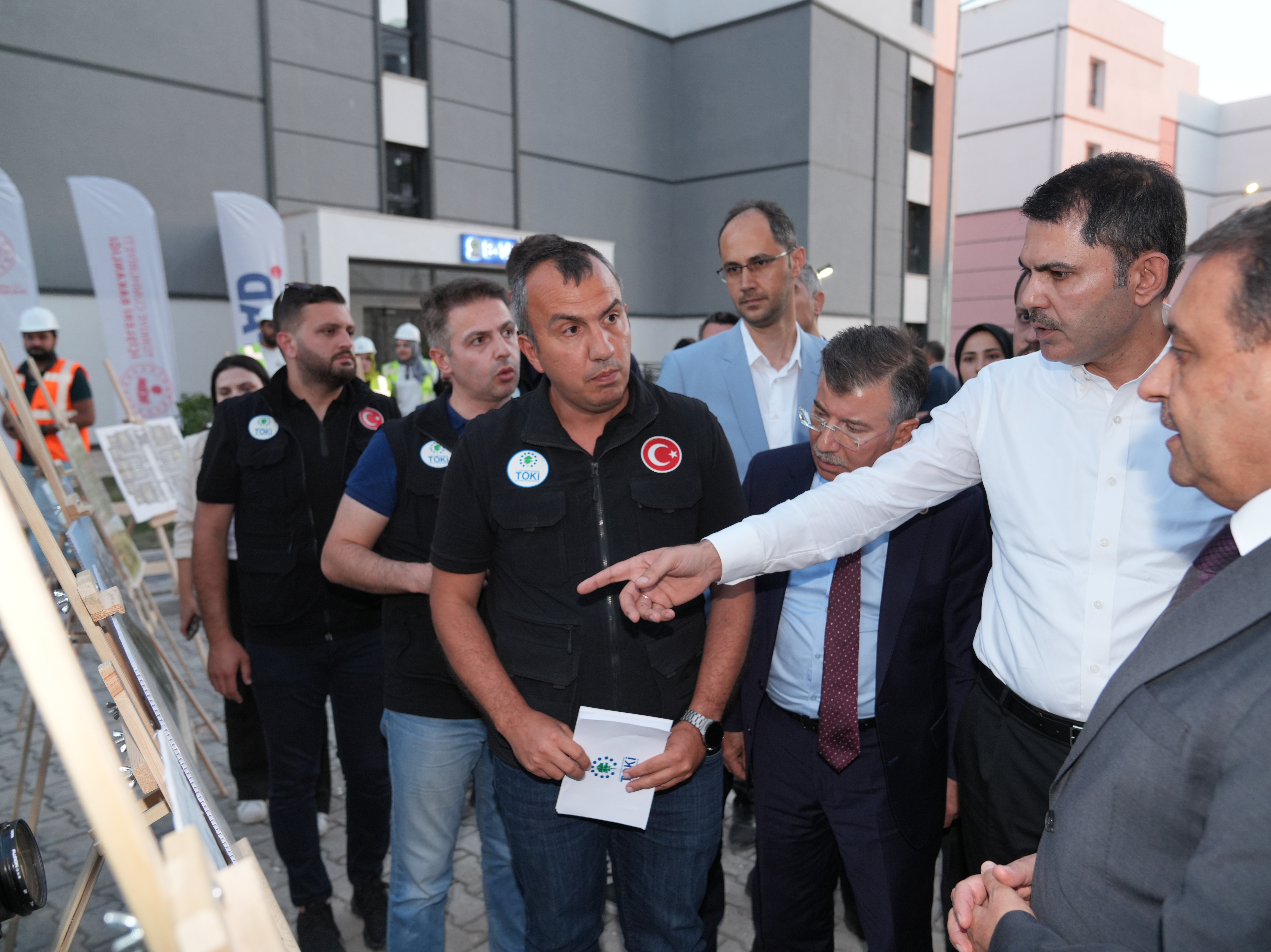 ÇEVRE, ŞEHİRCİLİK VE İKLİM DEĞİŞİKLİĞİ BAKANI MURAT KURUM, DEPREM BÖLGESİNE YÖNELİK TEMASLARINI ŞANLIURFA’DA SÜRDÜRDÜ