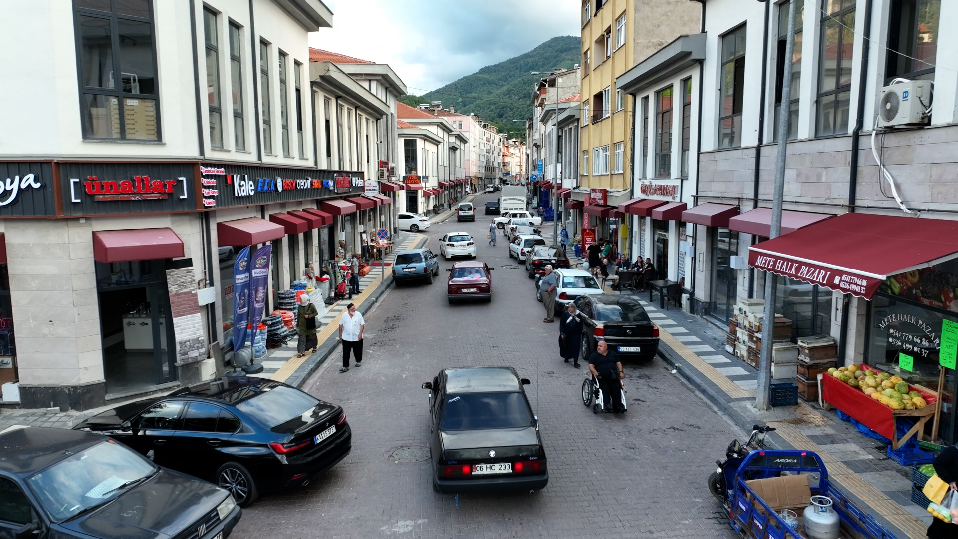 ÇEVRE, ŞEHİRCİLİK VE İKLİM DEĞİŞİKLİĞİ BAKANLIĞI, 3 YIL ÖNCE BATI KARADENİZ’İ VURAN SEL FELAKETİ SONRASINDA BÖLGEDE YENİDEN İNŞA ÇALIŞMALARIYLA VATANDAŞLARI GÜVENLİ YUVALARINA KAVUŞTURDU