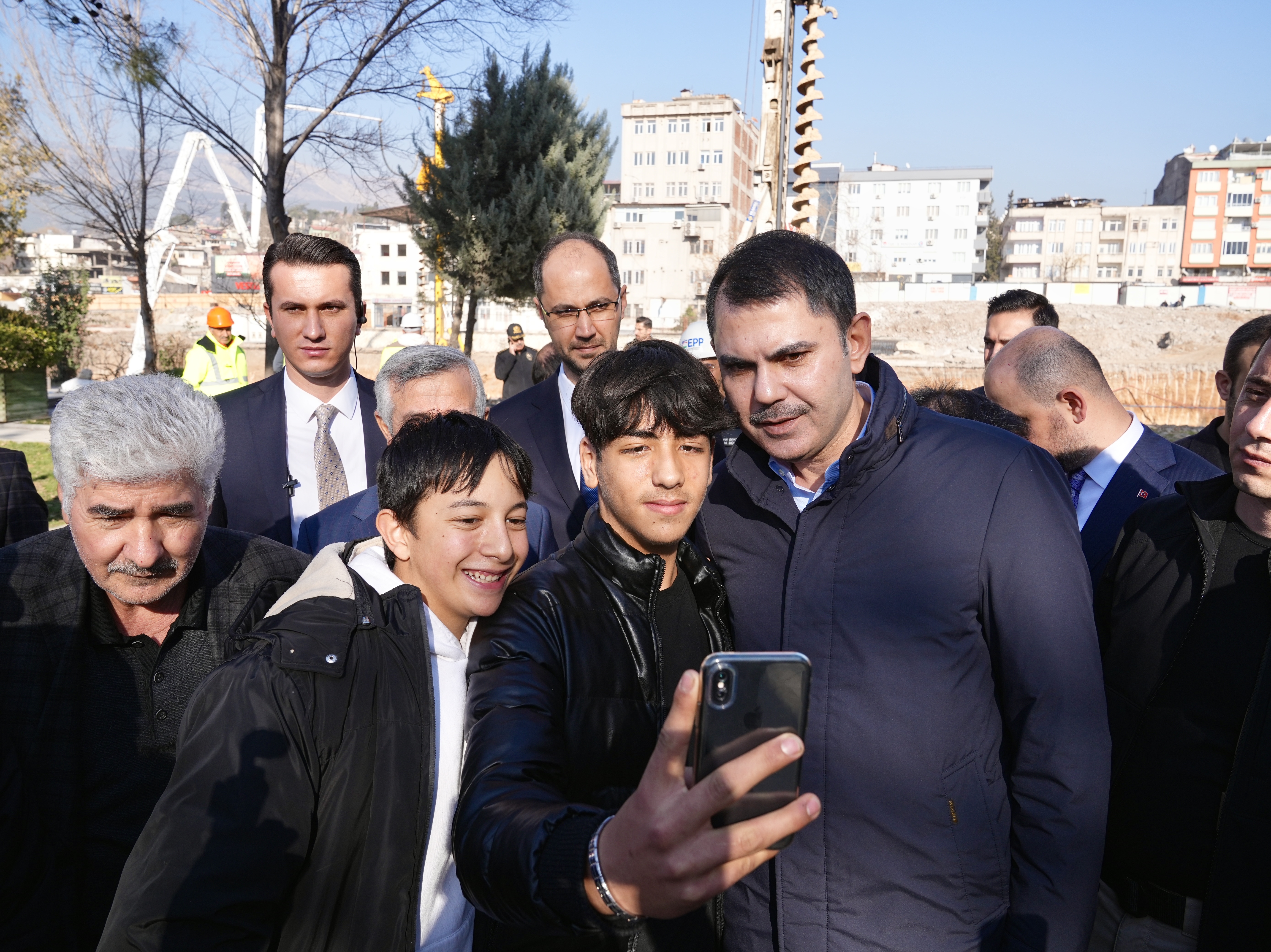 “ÇÖZERSE DEPREM BÖLGESİNİN KARA MURAT’I ÇÖZER”