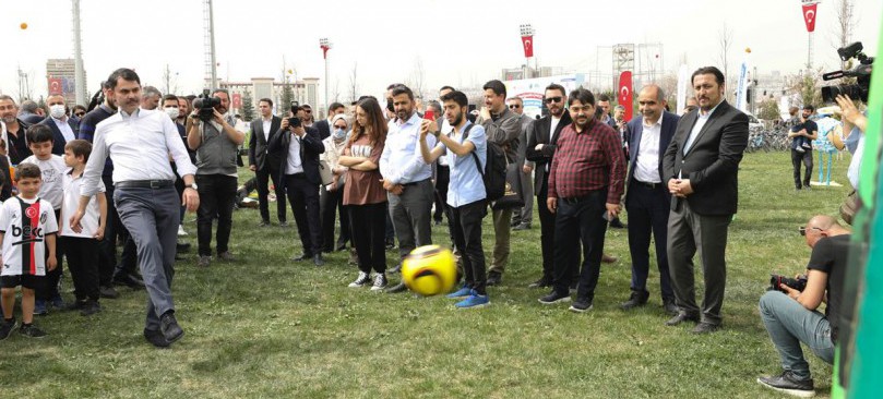 BAKAN KURUM, BAŞKENT MİLLET BAHÇESİ'NDEKİ ŞENLİKTE ÇOCUKLARLA BULUŞTU