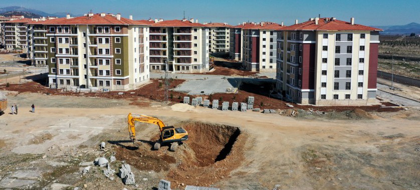 BAKAN KURUM: “NURDAĞI VE İSLAHİYE'DE İLK ETAPTA YAPACAĞIMIZ 855 KONUTUMUZ İÇİN İLK KAZMAYI VURDUK”