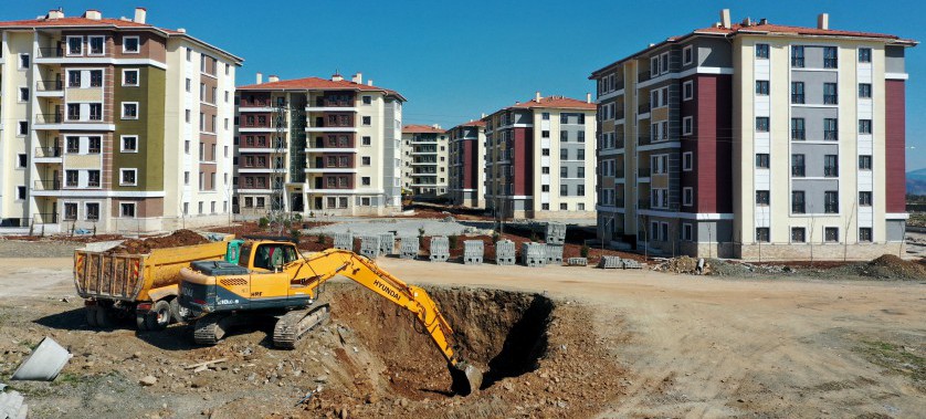 BAKAN KURUM: “NURDAĞI VE İSLAHİYE'DE İLK ETAPTA YAPACAĞIMIZ 855 KONUTUMUZ İÇİN İLK KAZMAYI VURDUK”