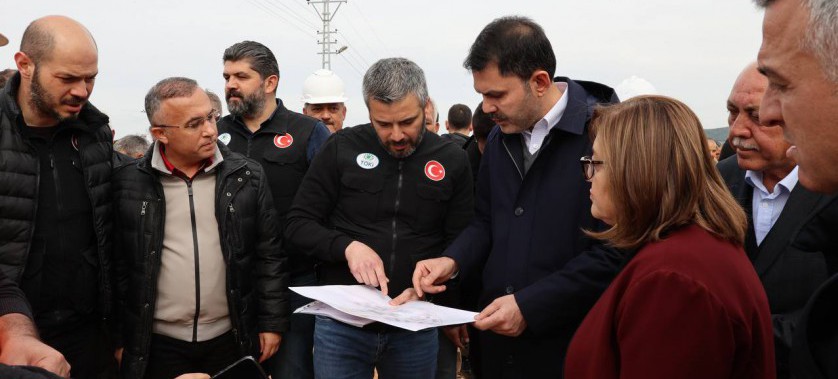 BAKAN KURUM: SAYIN CUMHURBAŞKANI'MIZIN TEŞRİFLERİYLE YARIN 17 BİN 902 KONUTUMUZUN TEMELİNİ KAHRAMANMARAŞ'IMIZDA ATIYOR OLACAĞIZ