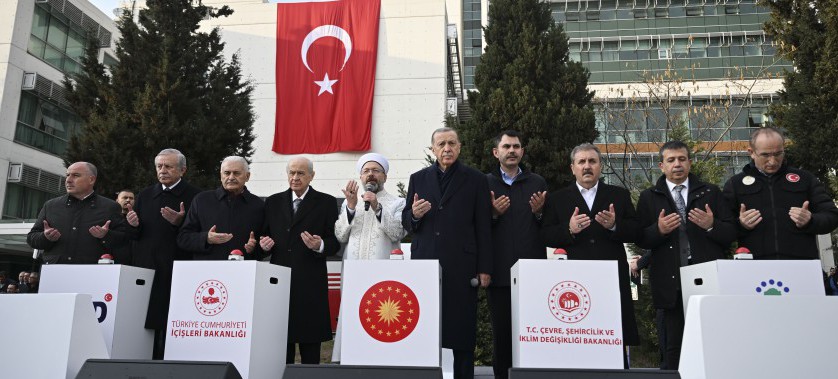 BAKAN KURUM: 11 İLİMİZİ YENİDEN AYAĞA KALDIRMAK İÇİN GECE-GÜNDÜZ DEMEDEN ÇALIŞACAĞIZ