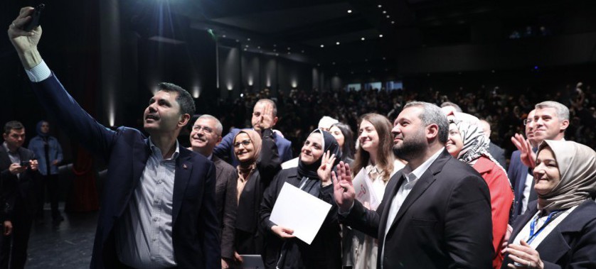 BAKAN KURUM, ÜSKÜDAR SANAT VE MESLEK EĞİTİMİ KURSLARI SERTİFİKA TÖRENİ'NE KATILDI